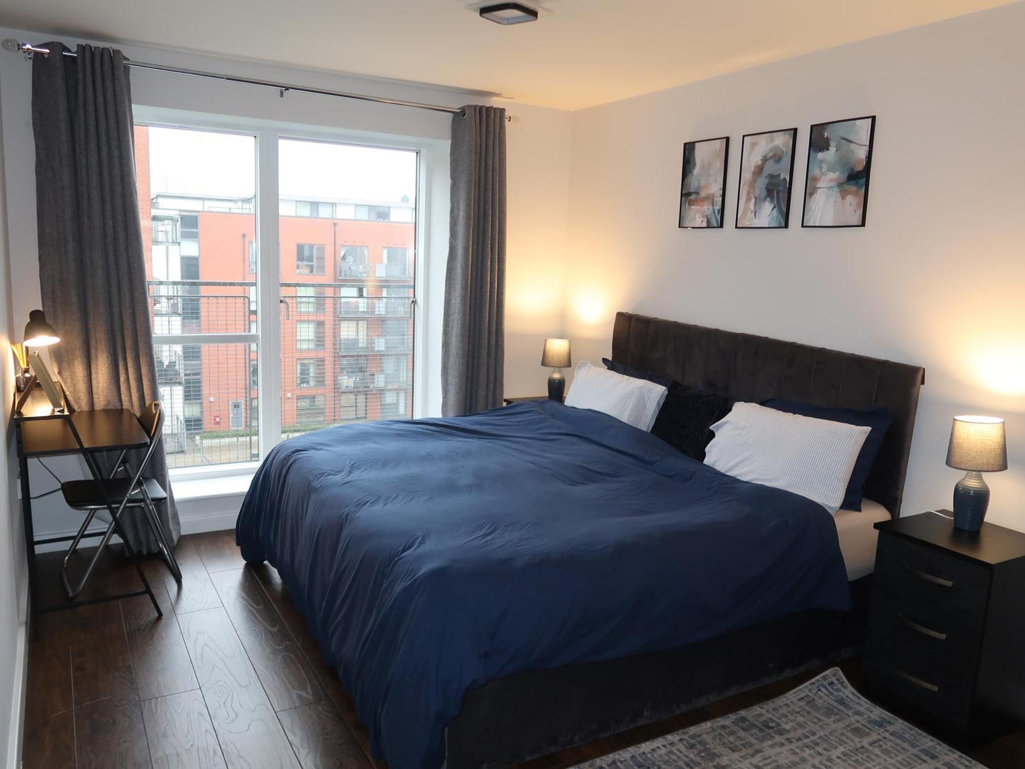 Sterling Luxury Centre- High Speed Wi-fi, Workspace & Free Parking Apartment
