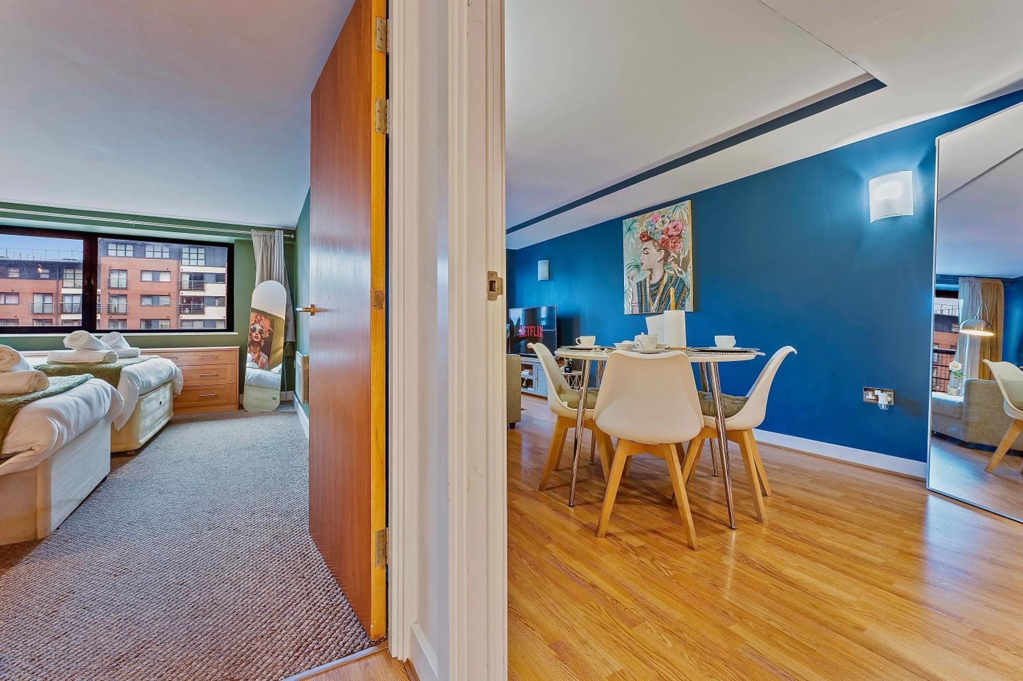 Centre Sleeps 5, Free Parking, Netflix Apartment