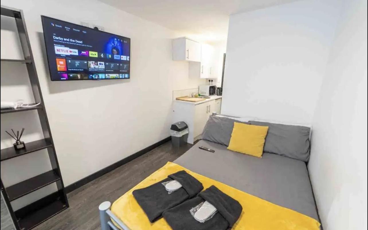 Apartment Staysa Equipped Near Qe And Uob In Close To The City! *