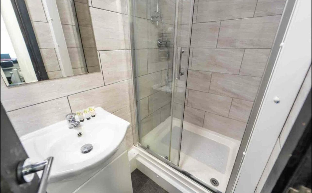 Staysa Equipped Near Qe And Uob In Close To The City! Apartment