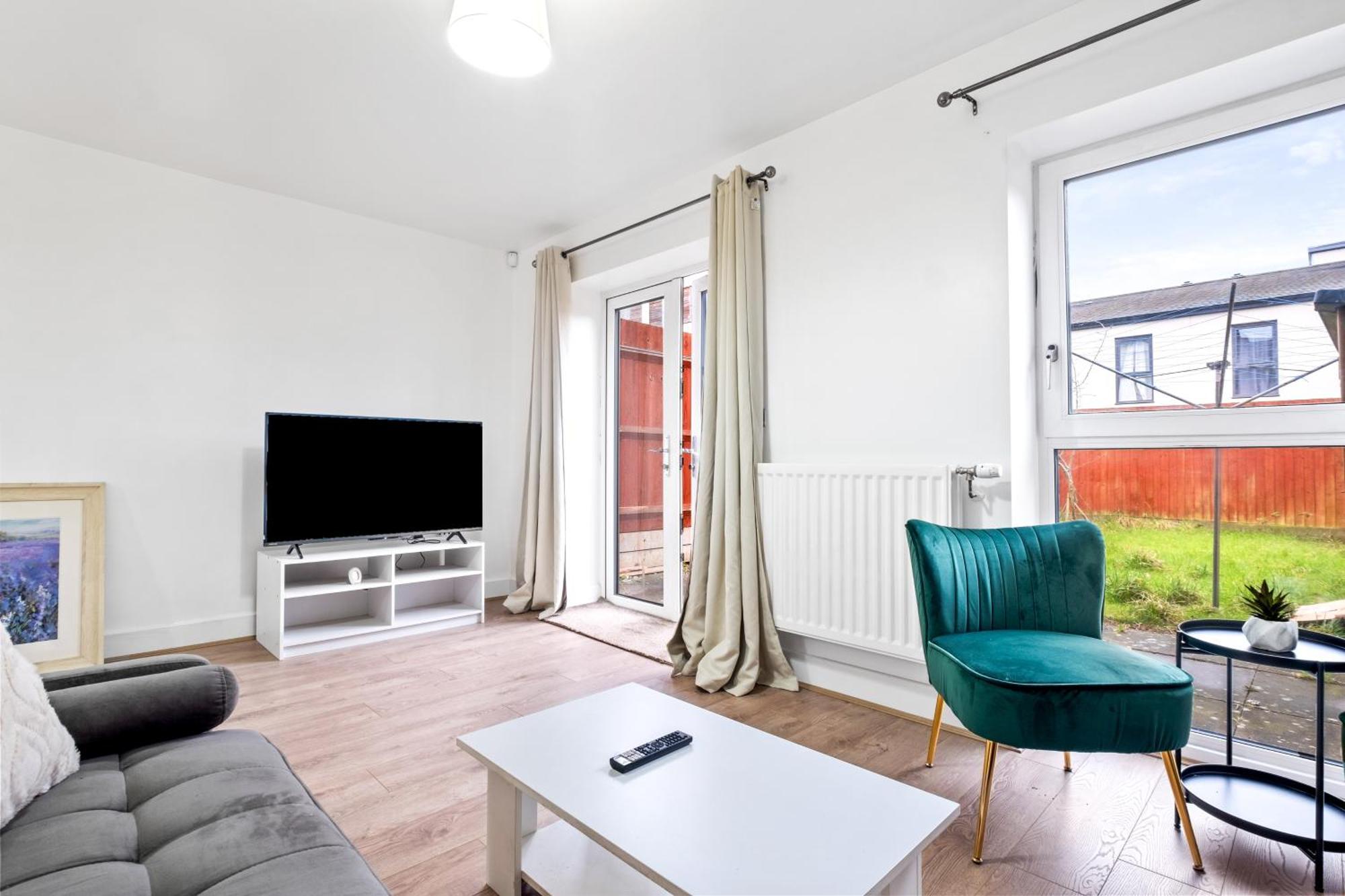 Comfy Home-windrush Grove Holiday home