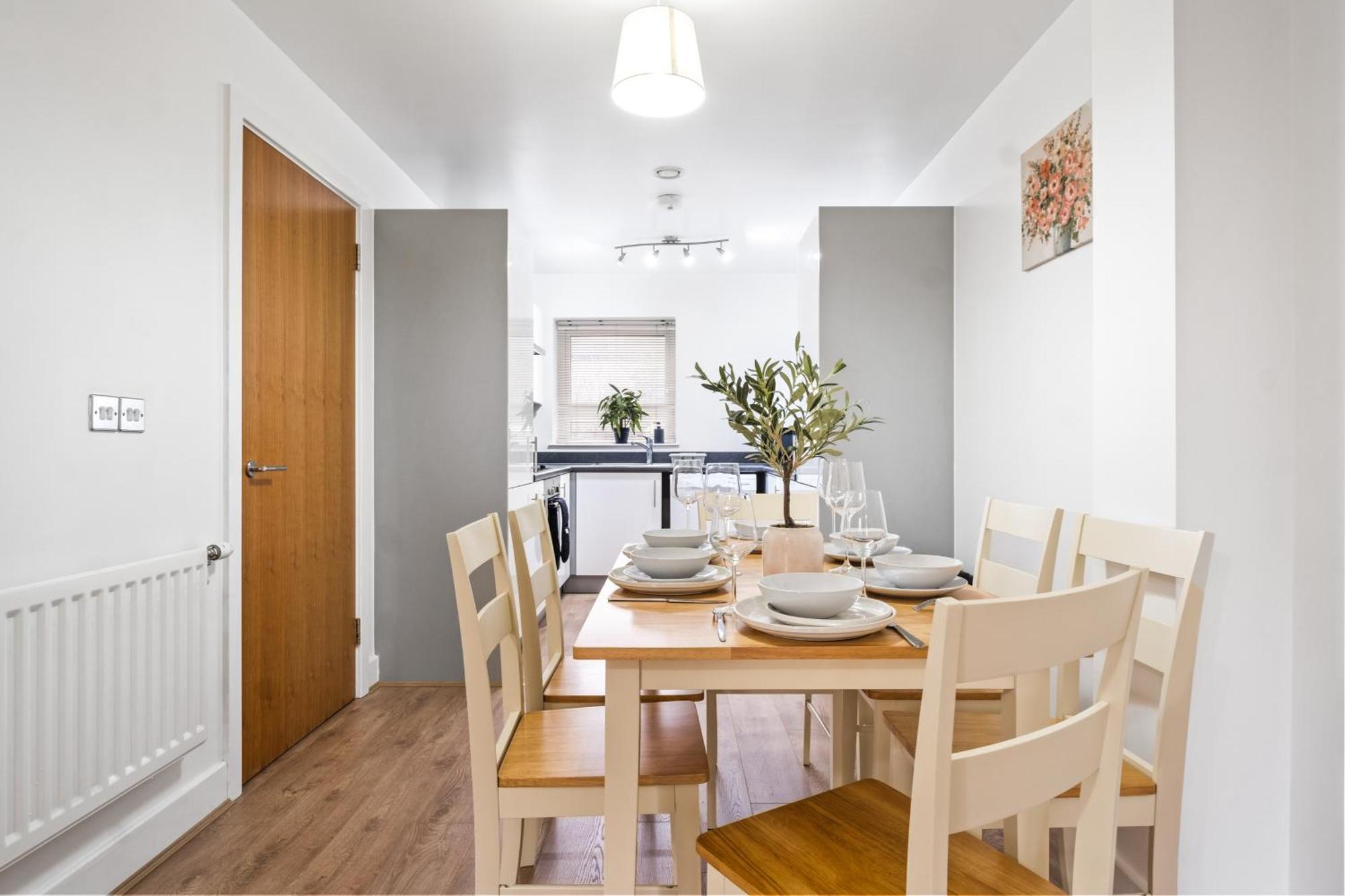 Comfy Home-windrush Grove Holiday home