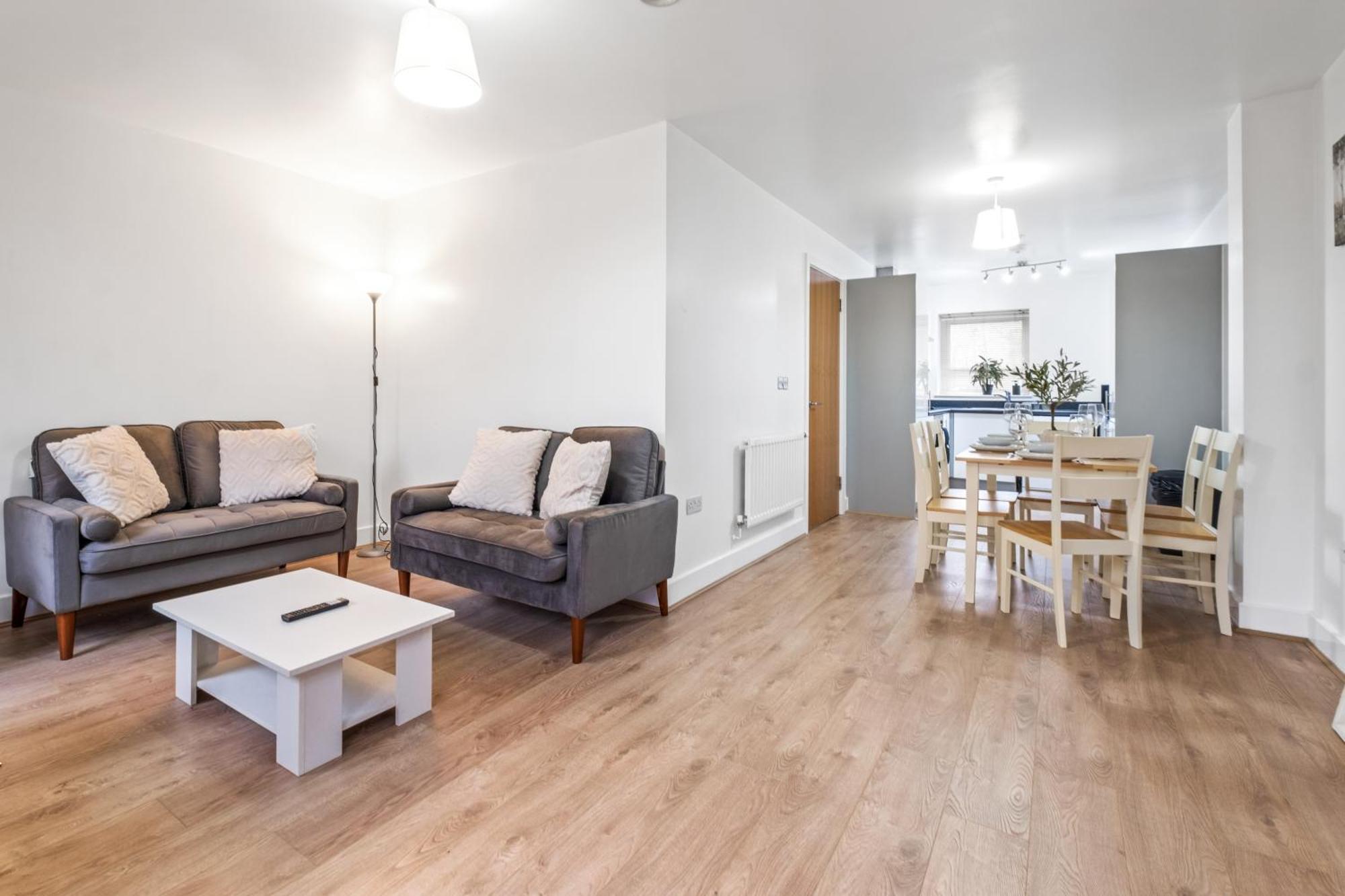 Comfy Home-windrush Grove Holiday home