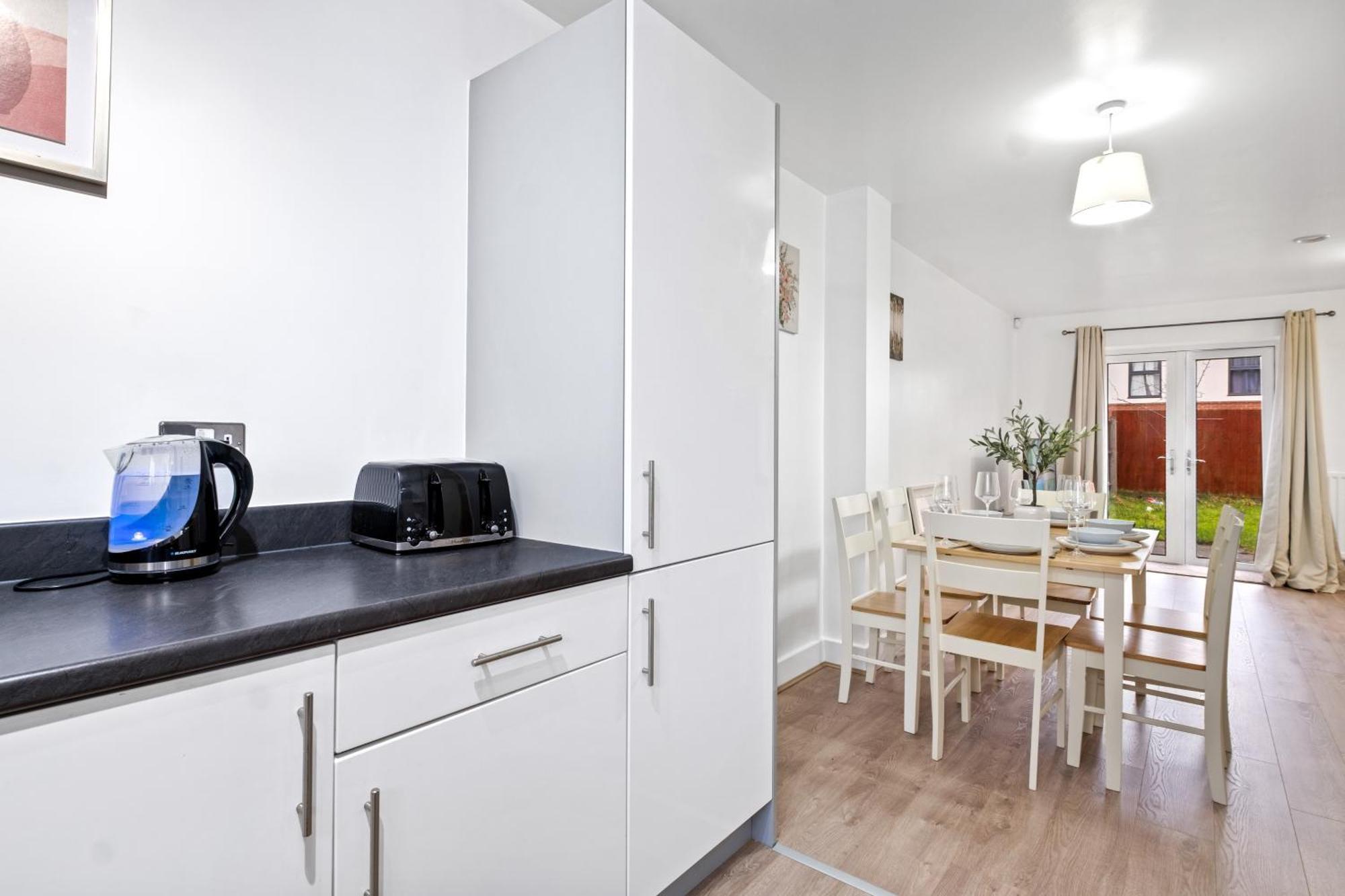 Comfy Home-windrush Grove Holiday home *