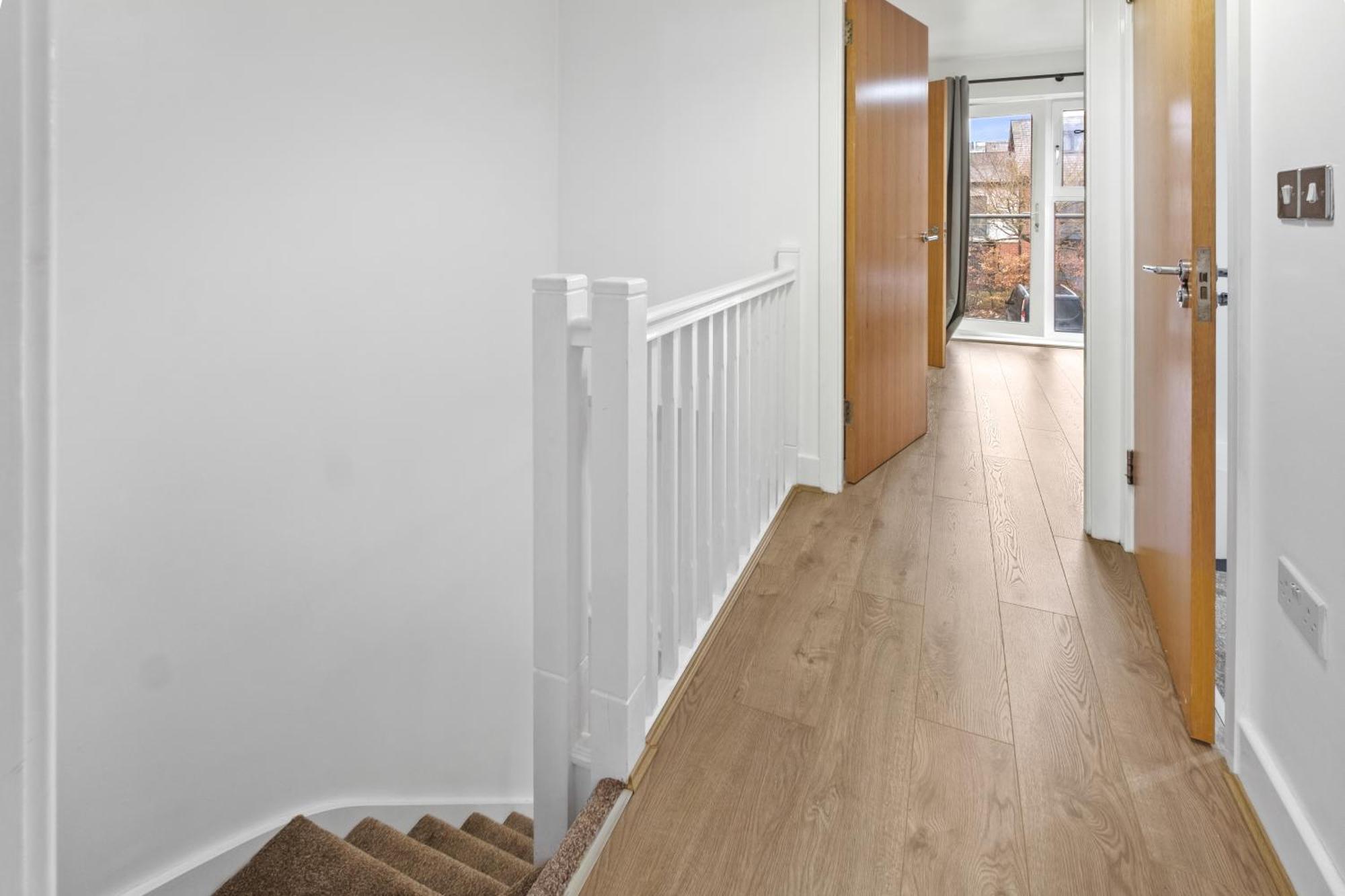 Comfy Home-windrush Grove Holiday home