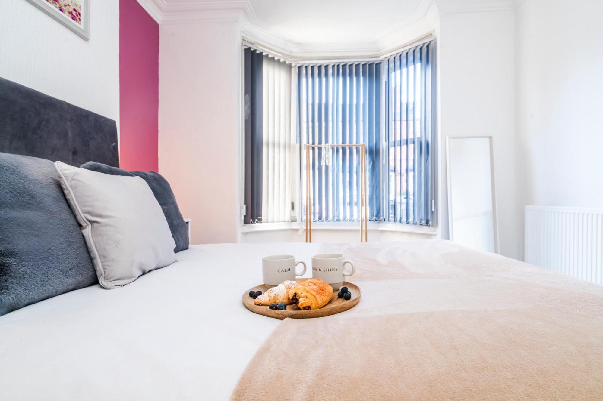 Entire House 3 Bathrooms Free Parking Not In The Caz Garden And Fast Wifi Birmingham