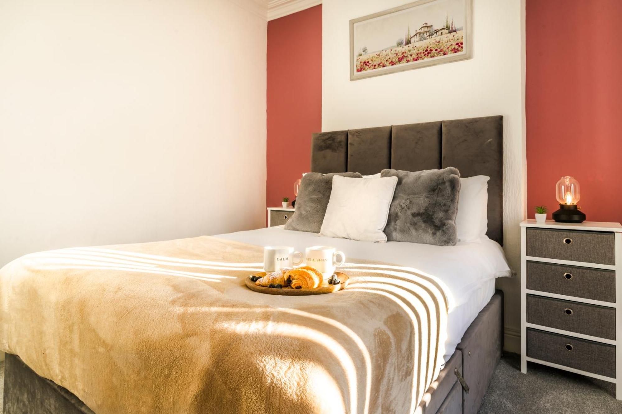 Entire House 3 Bathrooms Free Parking Not In The Caz Garden And Fast Wifi Birmingham