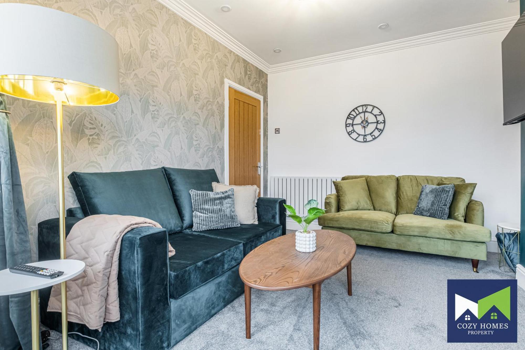 Holiday home Modern-family-contractors-netflix-fast Wifi-private Parking-nec-hs2-jlr