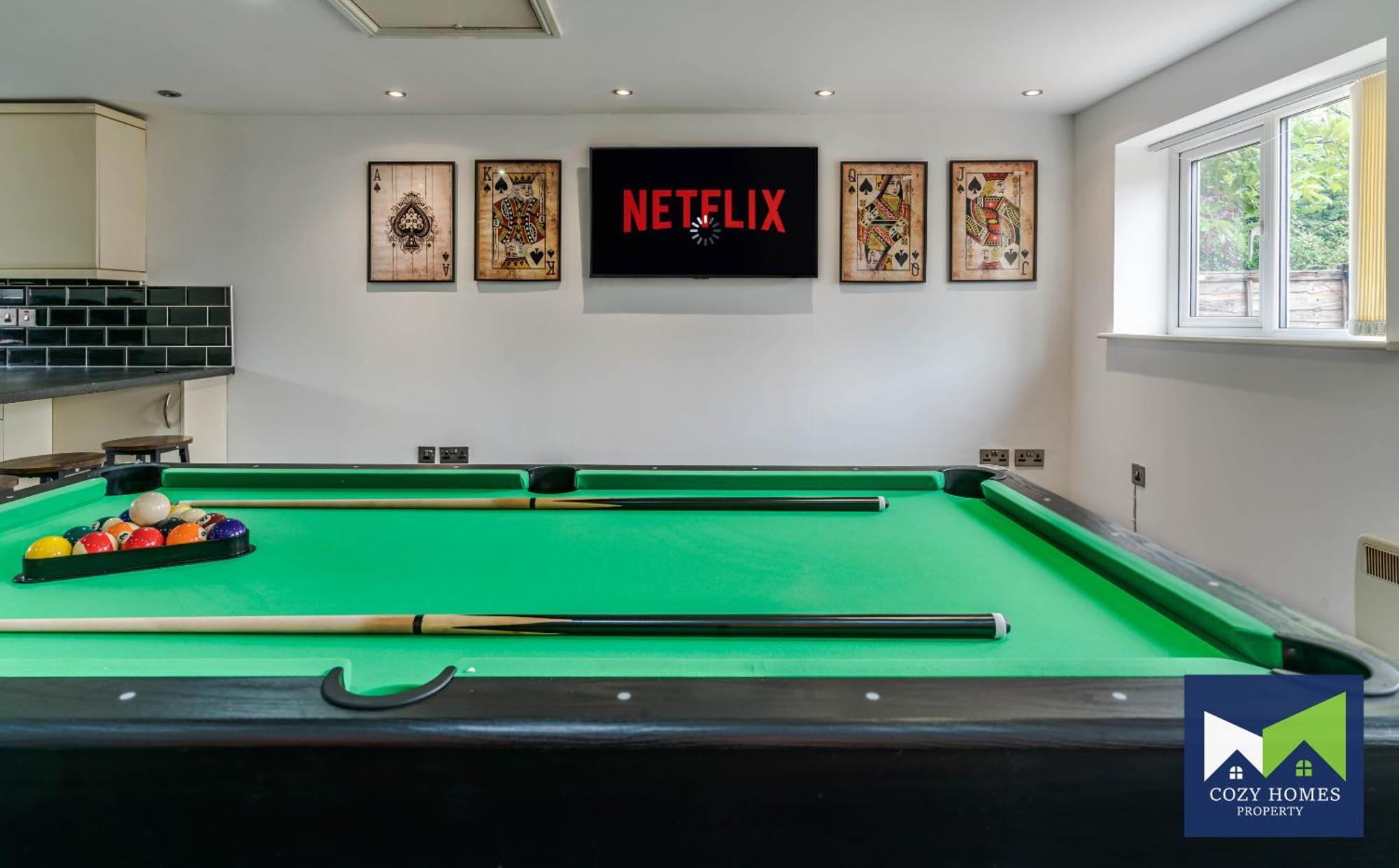 Holiday home Spacious And Comfortable 5 Bedroom, 3 Bathroom With Pool Table, Perfect For Contractors, Nec, Family Relocations