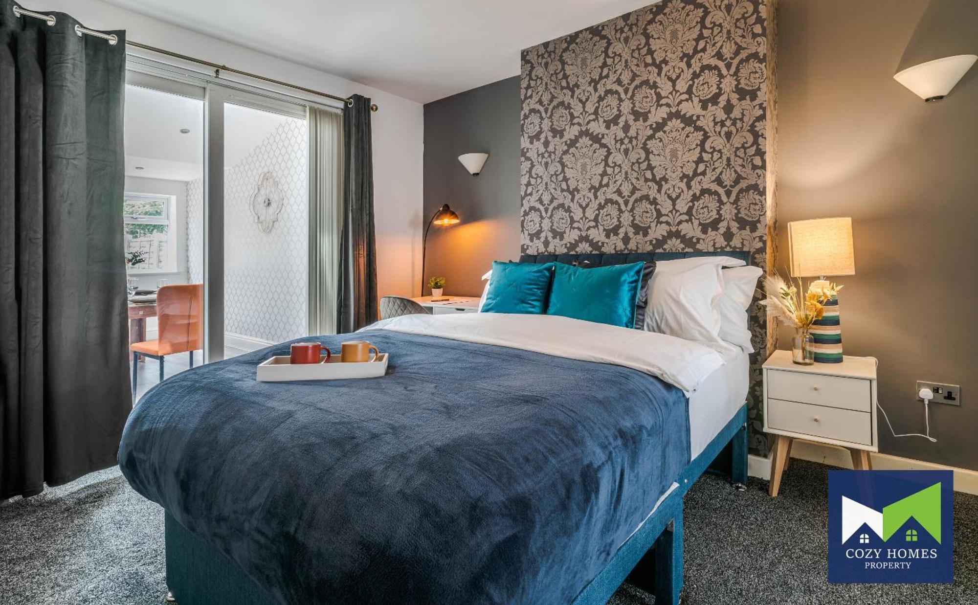 Spacious And Comfortable 5 Bedroom, 3 Bathroom With Pool Table, Perfect For Contractors, Nec, Family Relocations