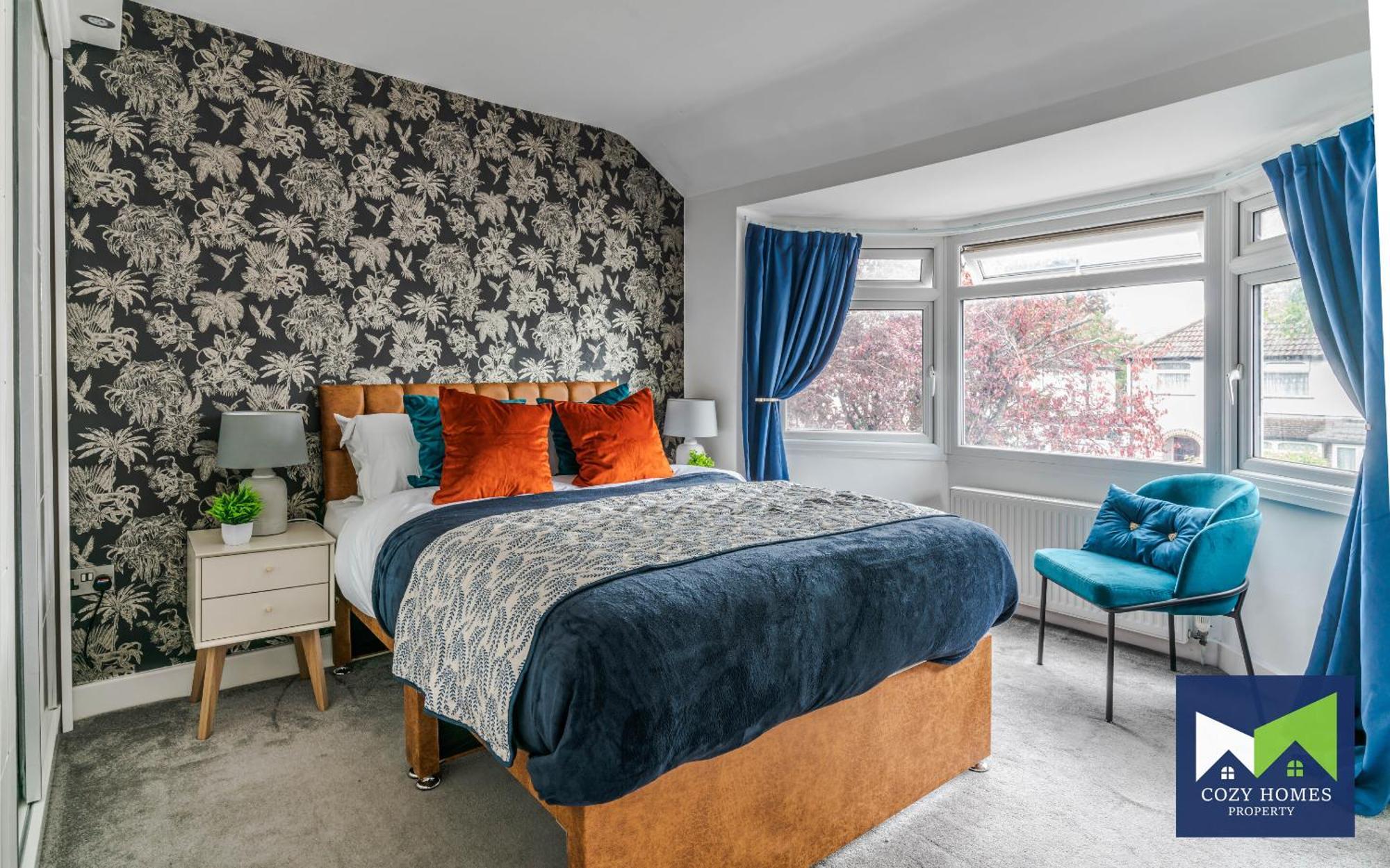 Spacious And Comfortable 5 Bedroom, 3 Bathroom With Pool Table, Perfect For Contractors, Nec, Family Relocations Birmingham