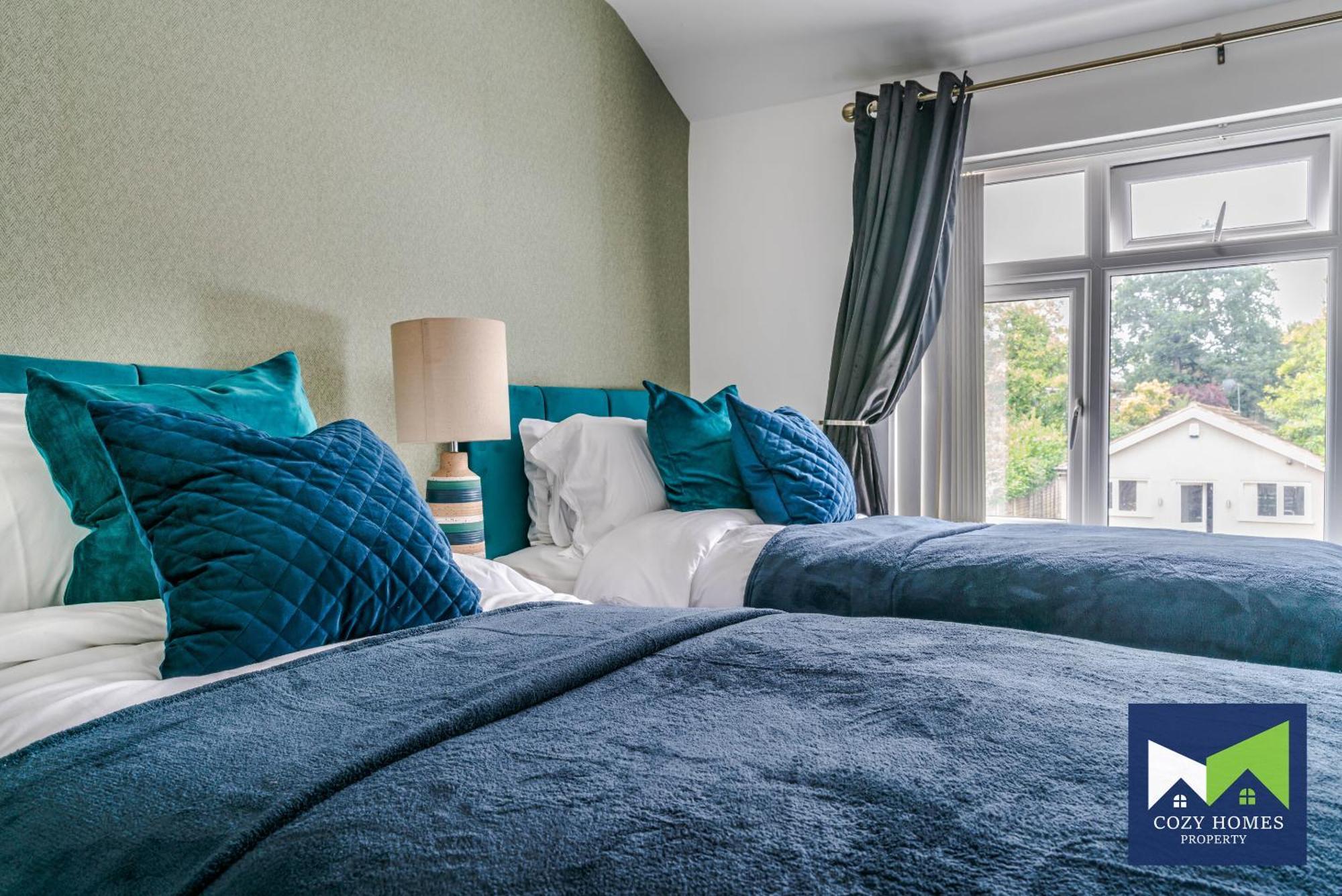 Holiday home Spacious And Comfortable 5 Bedroom, 3 Bathroom With Pool Table, Perfect For Contractors, Nec, Family Relocations Birmingham