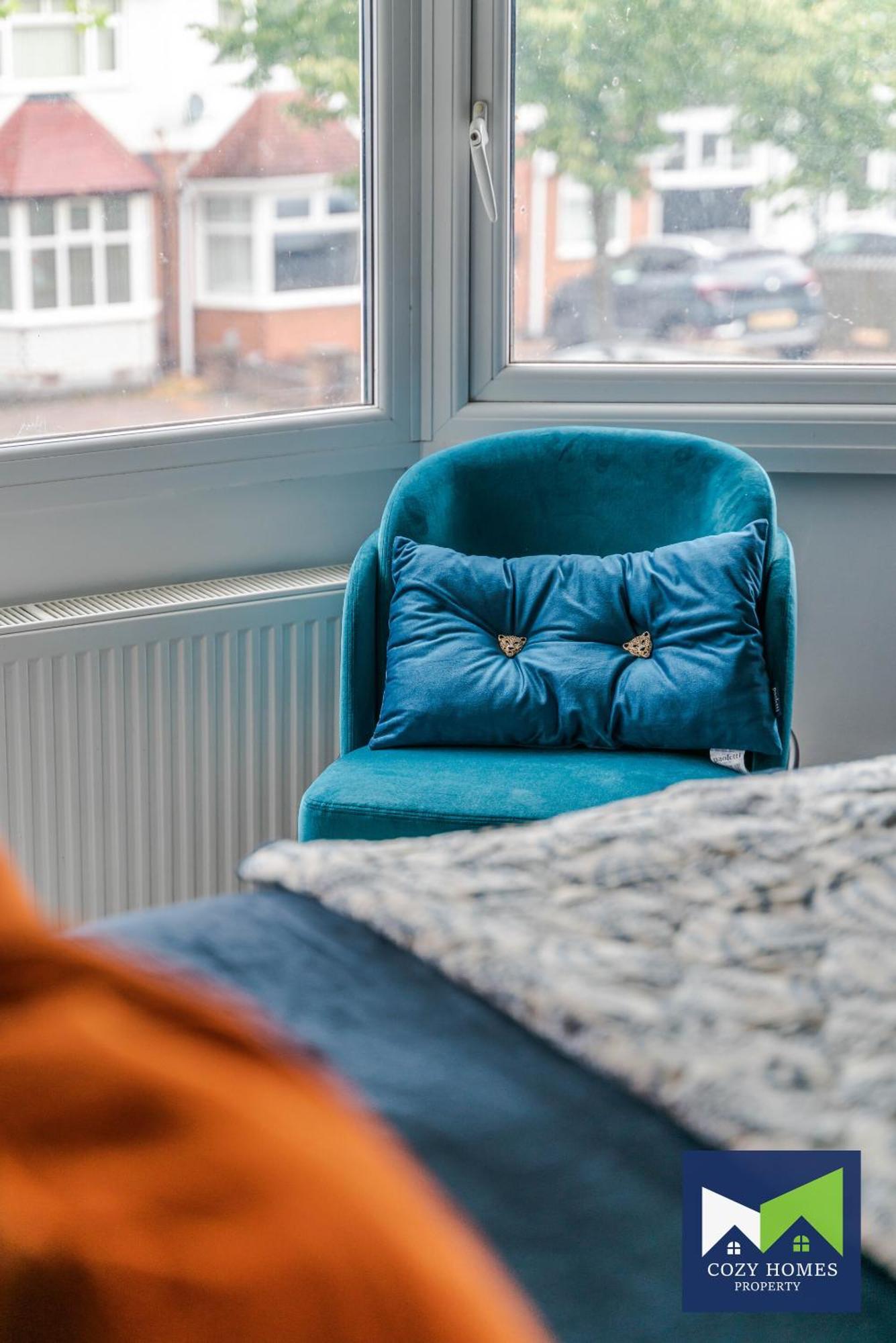 Spacious And Comfortable 5 Bedroom, 3 Bathroom With Pool Table, Perfect For Contractors, Nec, Family Relocations *