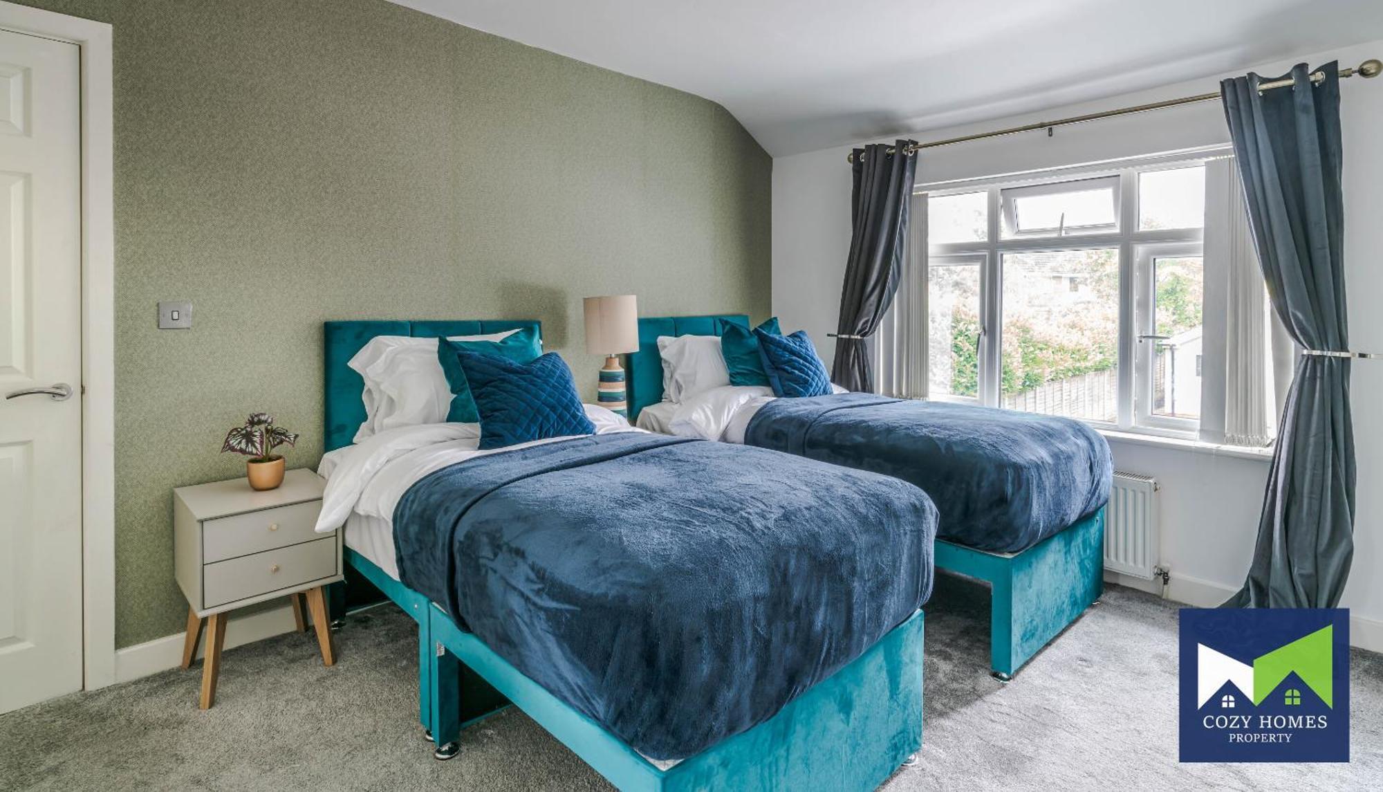 Spacious And Comfortable 5 Bedroom, 3 Bathroom With Pool Table, Perfect For Contractors, Nec, Family Relocations Holiday home Birmingham