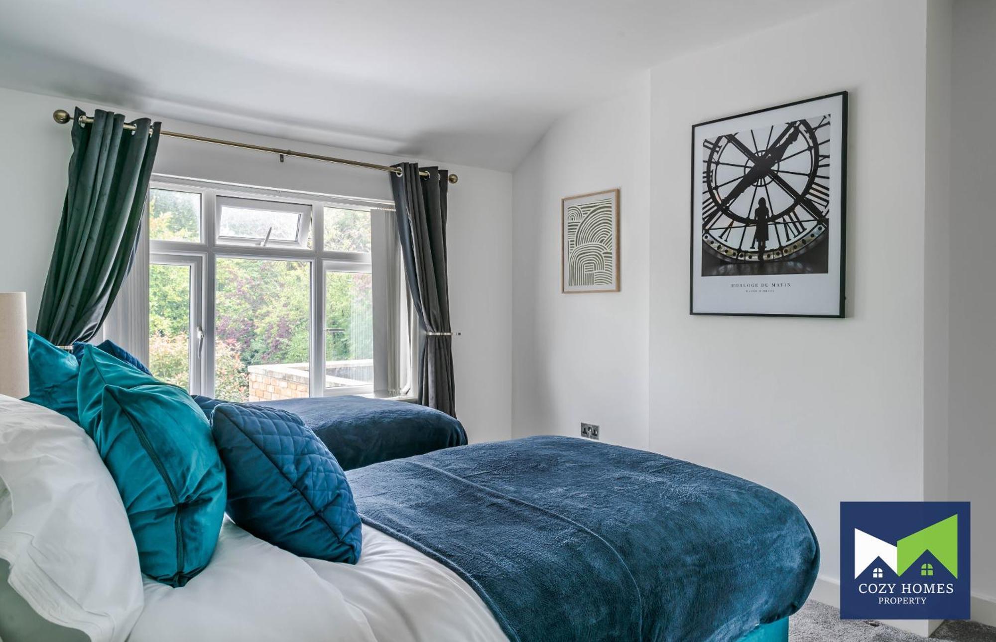 Spacious And Comfortable 5 Bedroom, 3 Bathroom With Pool Table, Perfect For Contractors, Nec, Family Relocations
