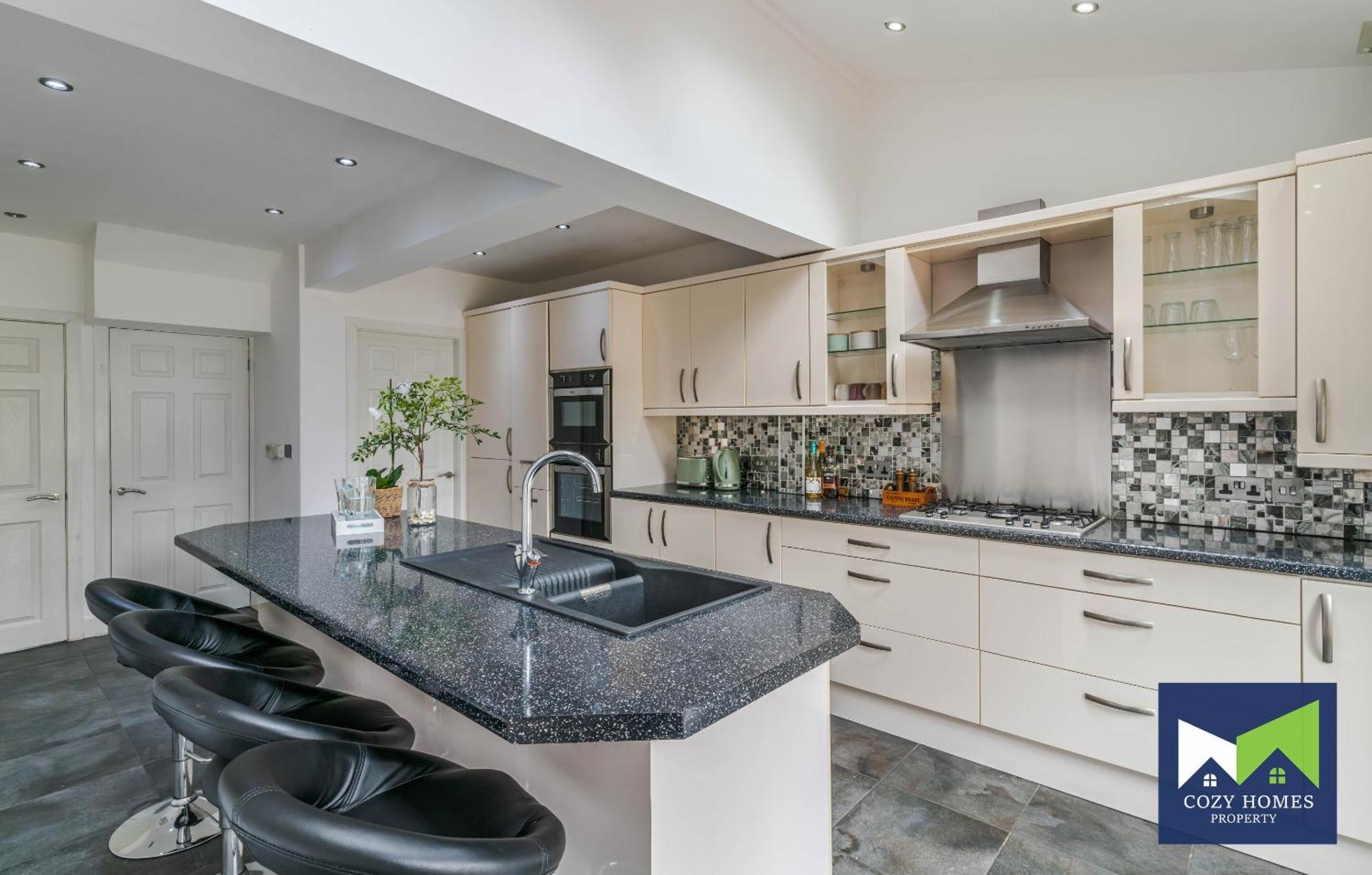 Holiday home Spacious And Comfortable 5 Bedroom, 3 Bathroom With Pool Table, Perfect For Contractors, Nec, Family Relocations *
