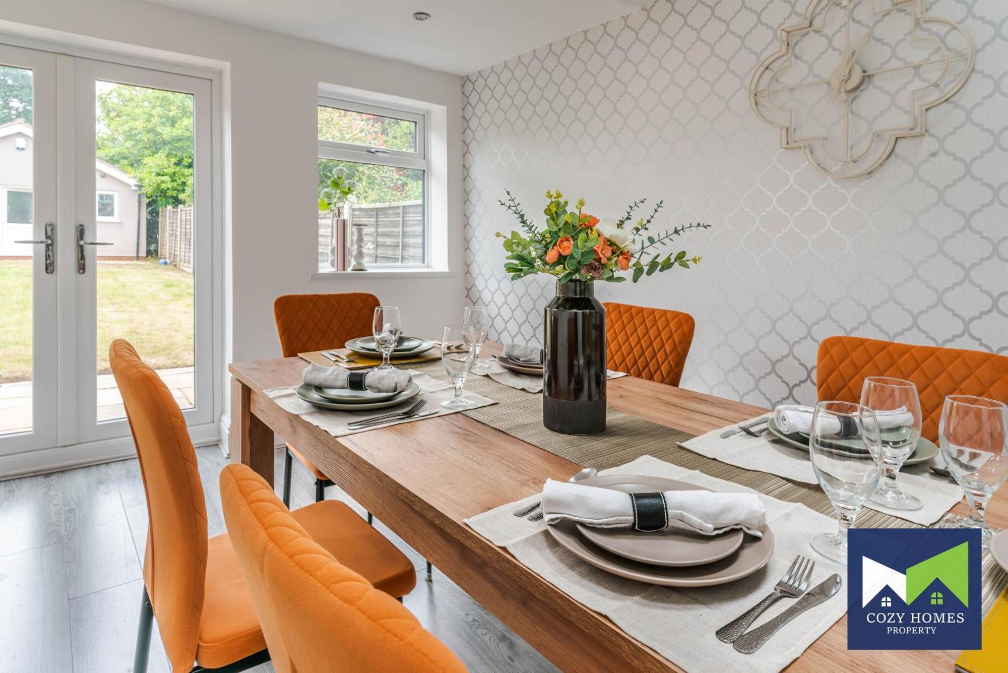 Spacious And Comfortable 5 Bedroom, 3 Bathroom With Pool Table, Perfect For Contractors, Nec, Family Relocations *