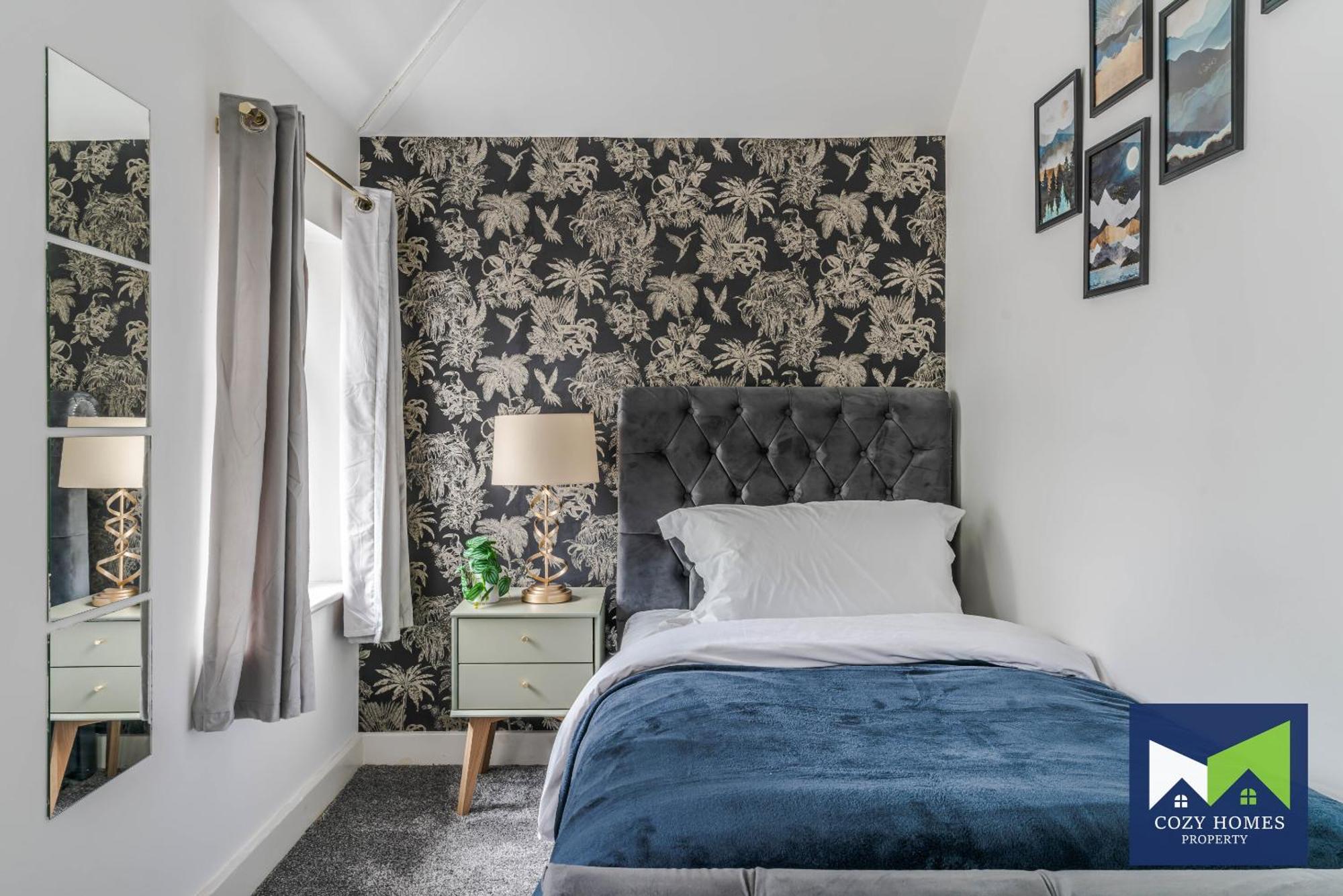 Spacious And Comfortable 5 Bedroom, 3 Bathroom With Pool Table, Perfect For Contractors, Nec, Family Relocations