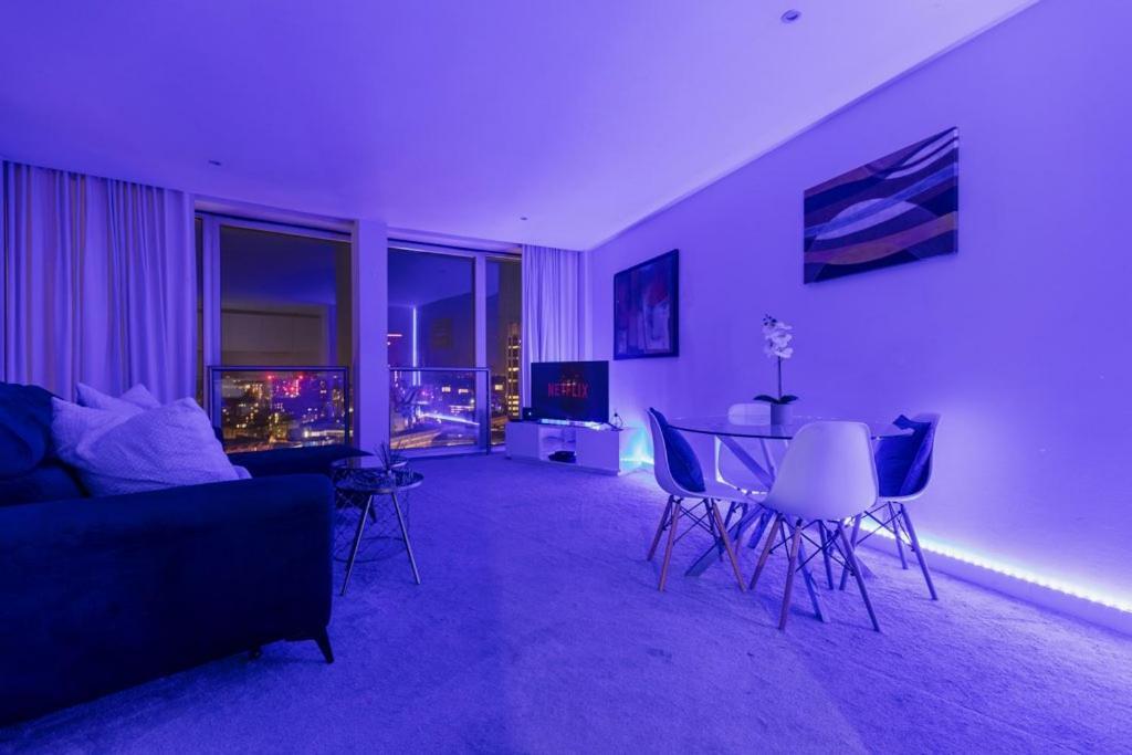 Centre, Views, Parking, Sleeps 4, Long Offers *
