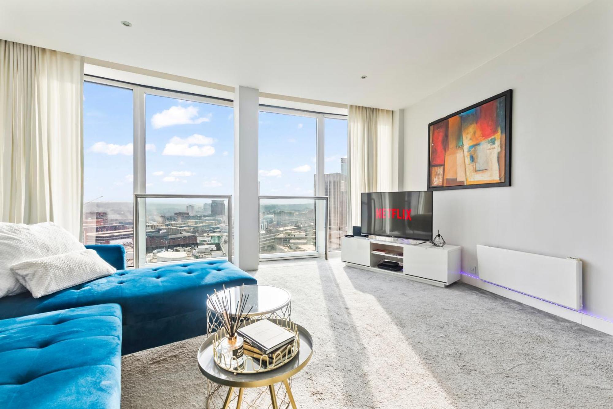 Apartment Centre, Views, Parking, Sleeps 4, Long Offers