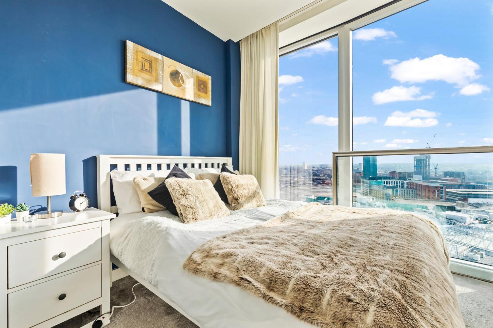 Apartment Centre, Views, Parking, Sleeps 4, Long Offers *
