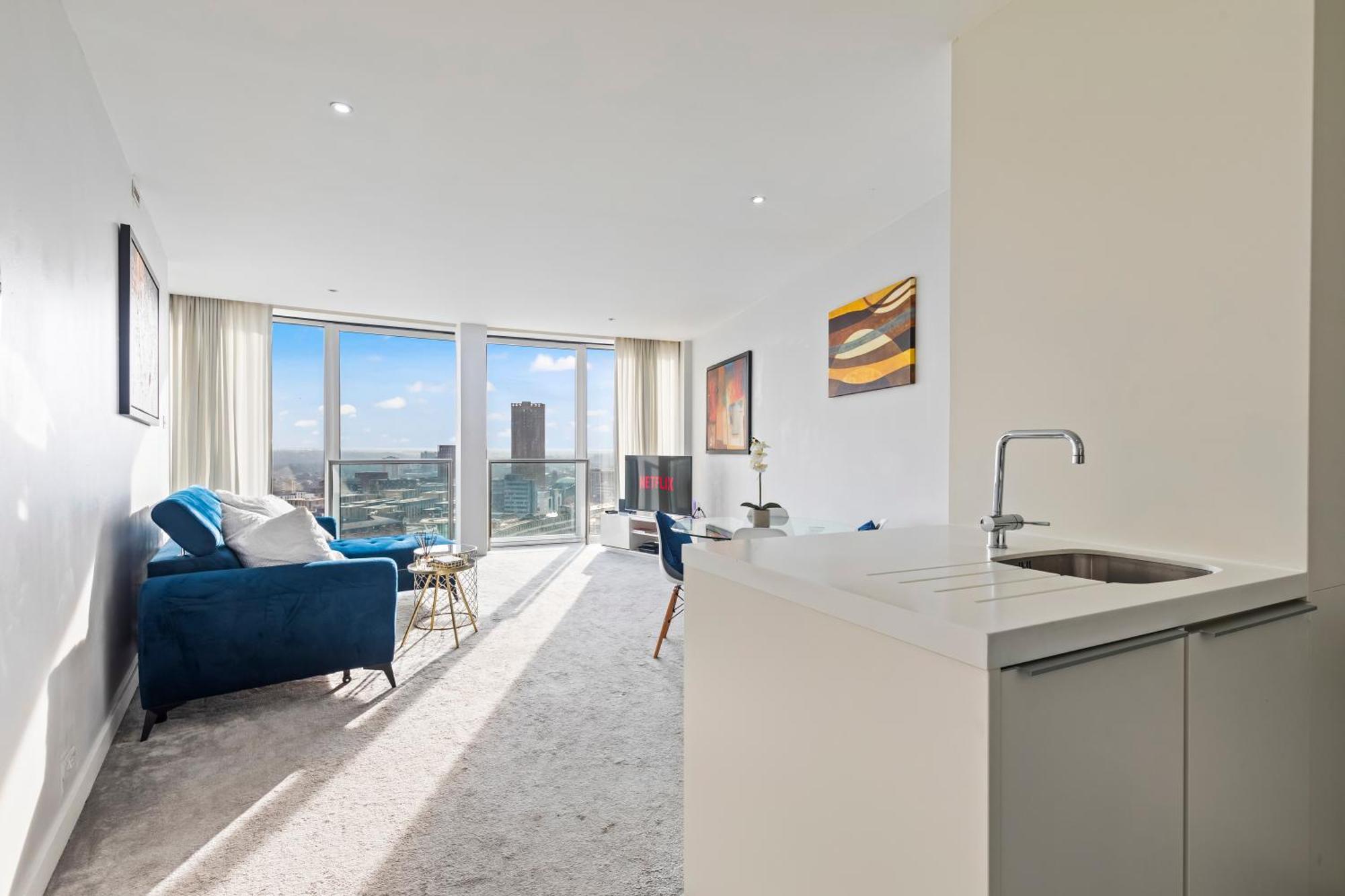 Apartment Centre, Views, Parking, Sleeps 4, Long Offers
