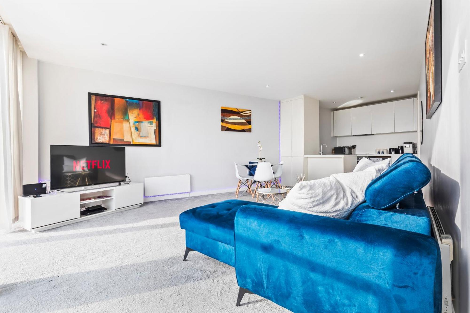 Centre, Views, Parking, Sleeps 4, Long Offers Apartment