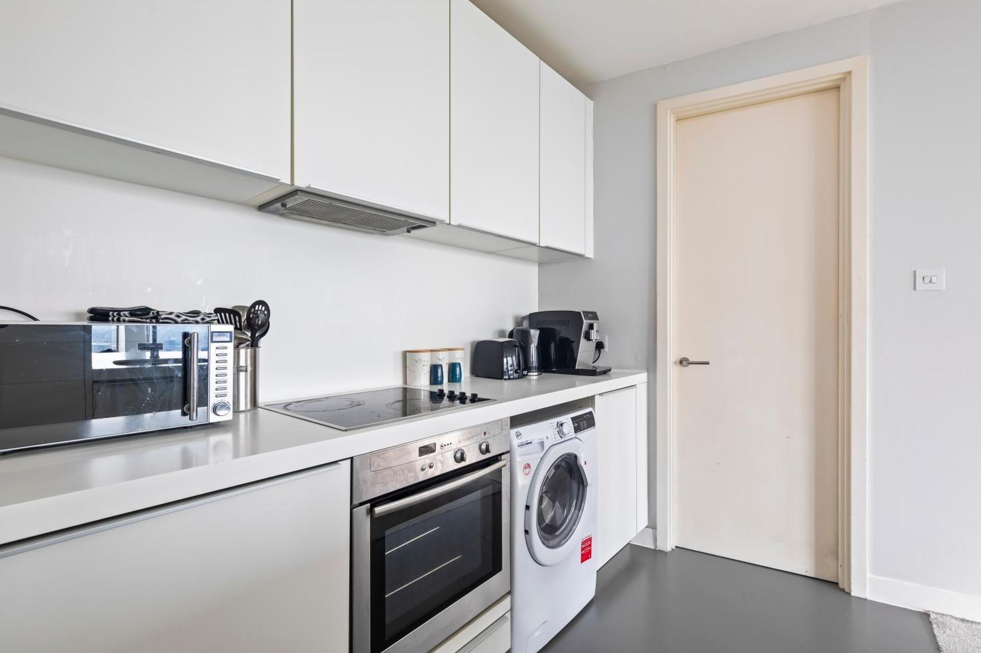 Centre, Views, Parking, Sleeps 4, Long Offers *