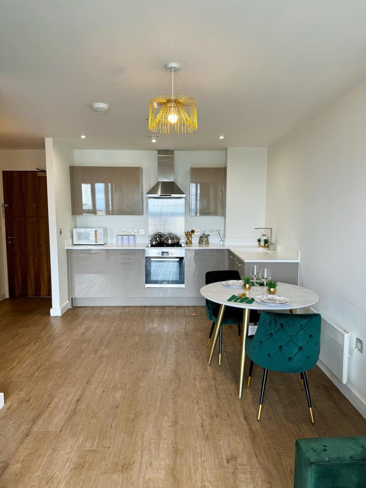Apartment Centre Penthouse Skyline Views - Free Gym Netflix Ps4 *