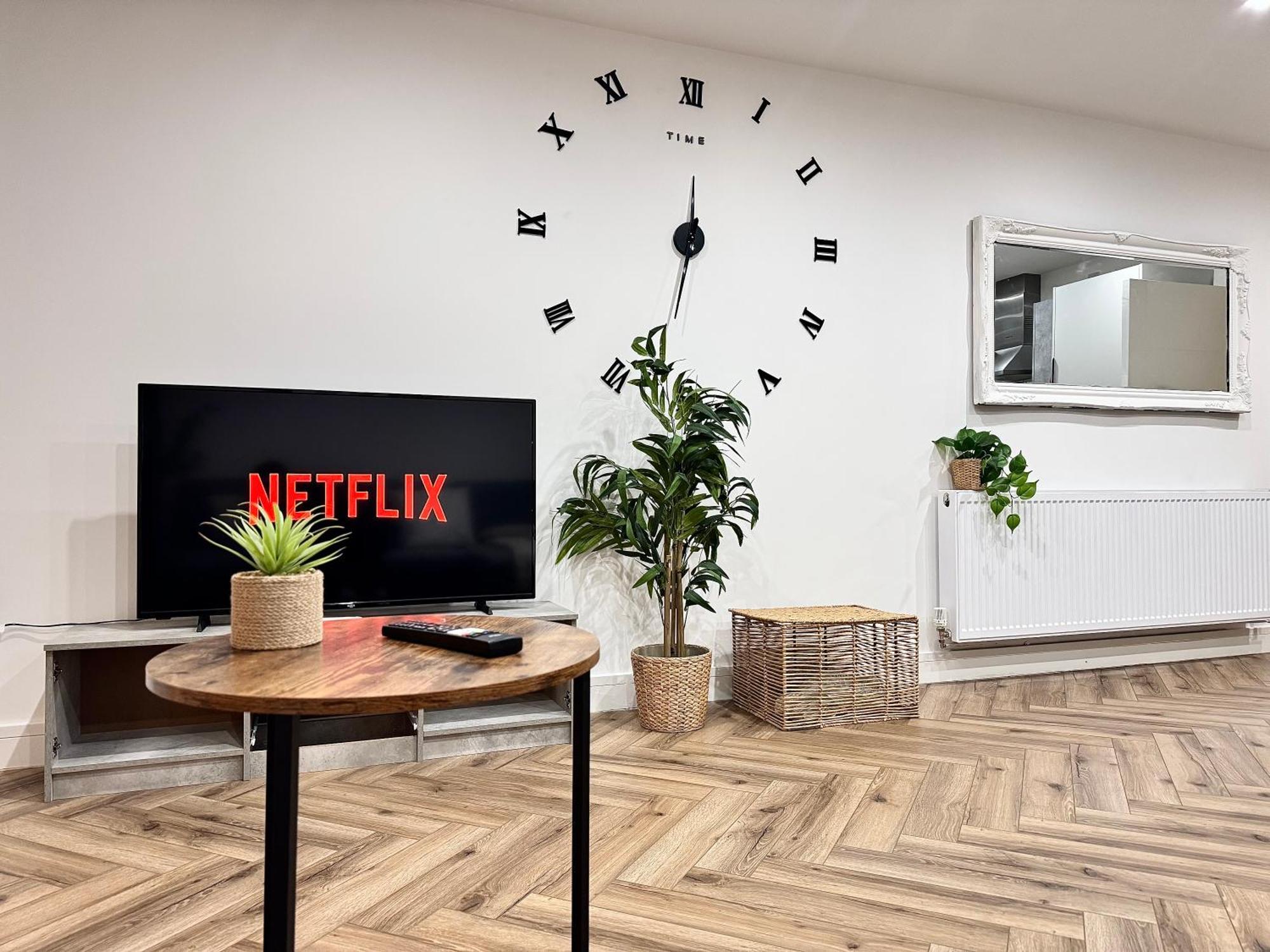 Spacious Luxury - 2 Bed - Free Parking - Washing Machine - 50inch Hd Tv - Netflix *