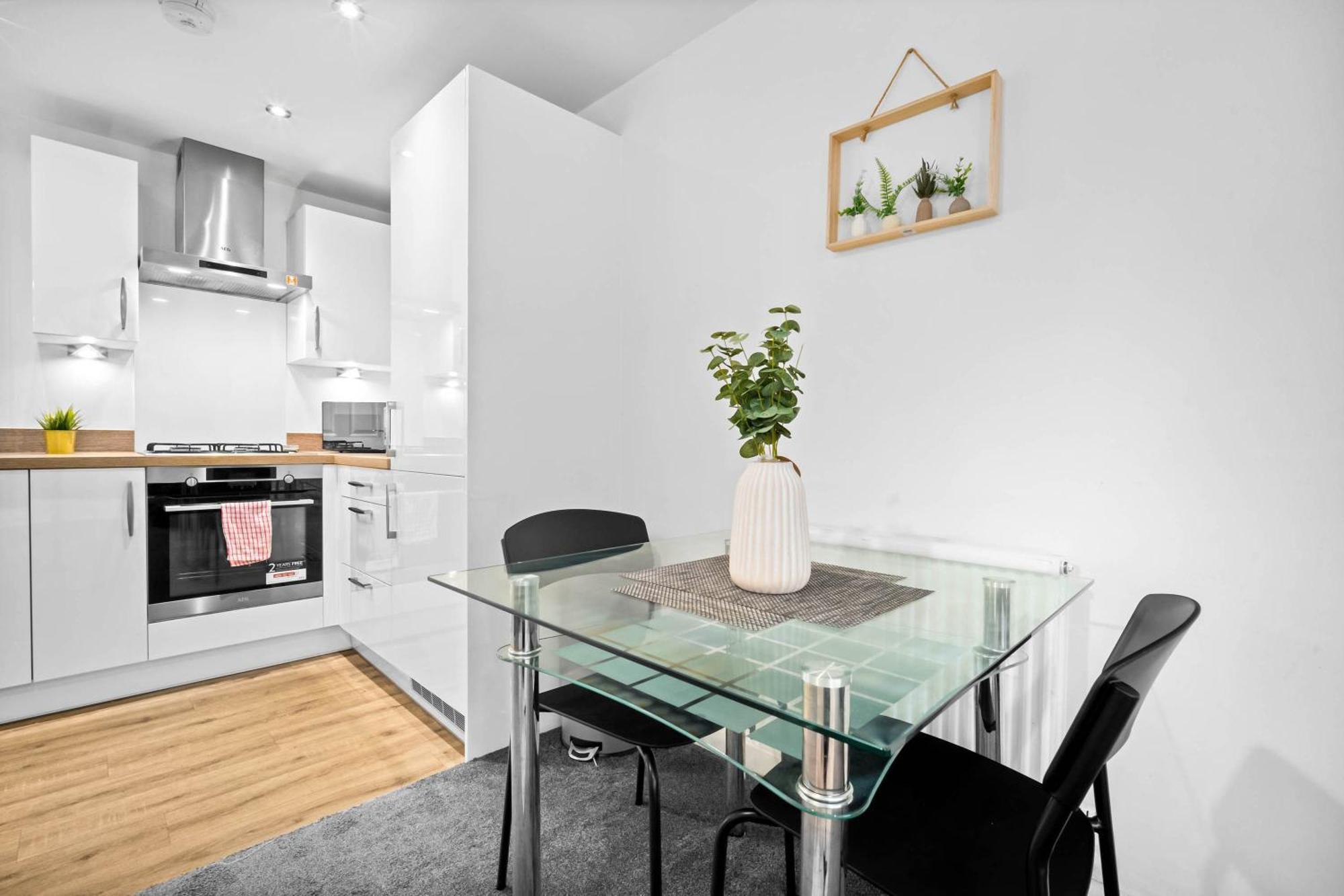 Luxury With Gated Access And Secure Parking 16sl Apartment