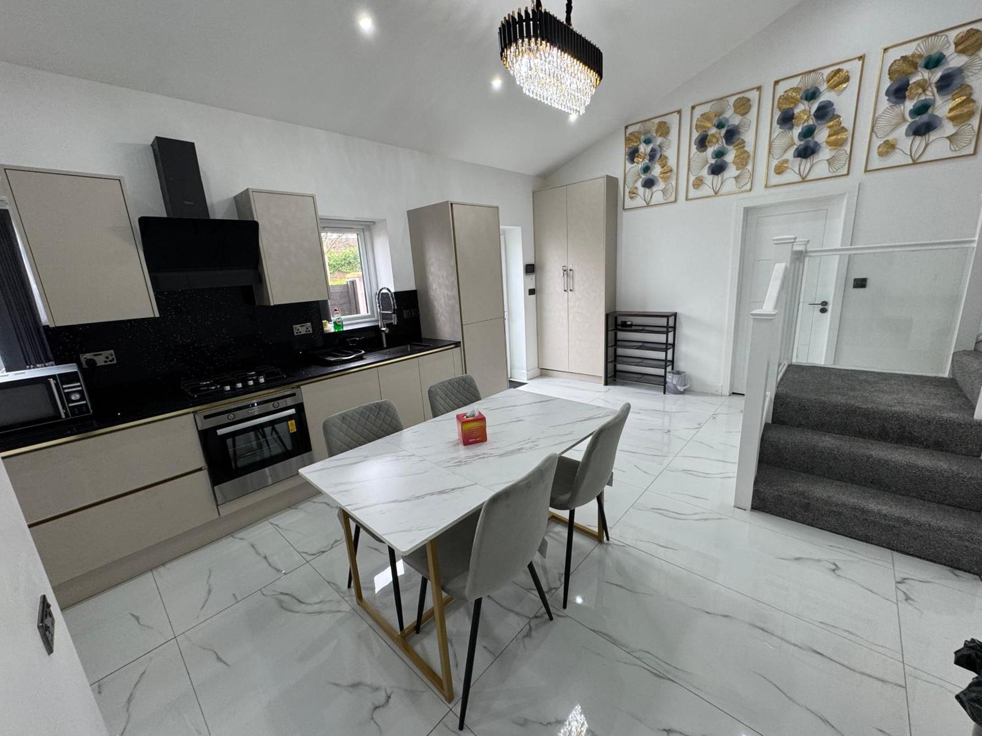 Villa New Modern Stylish Near Centre Birmingham, With Outdoor Hot Tub Birmingham