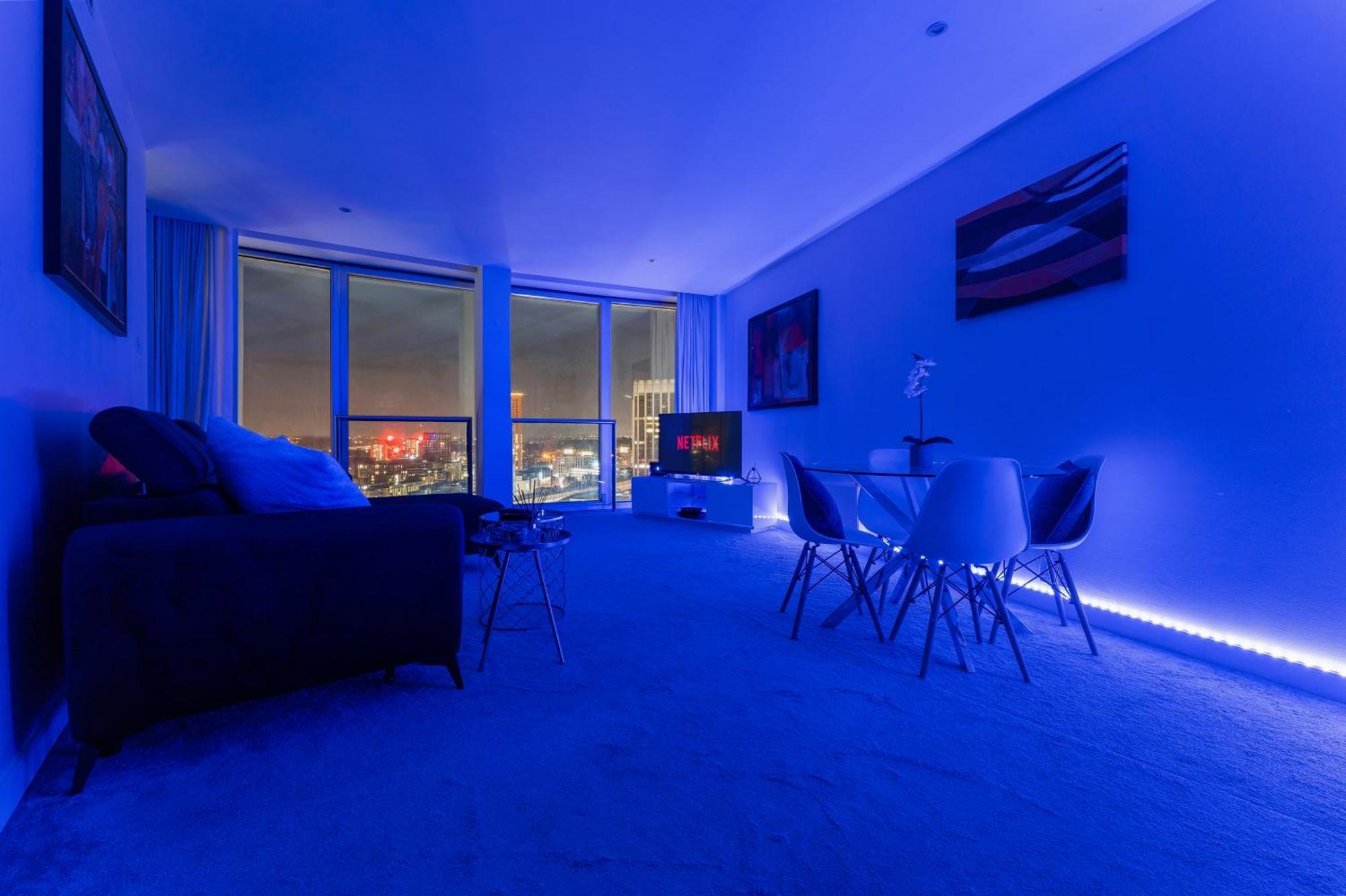 Centre, Views, Parking, Sleeps 4, Long Offers * Birmingham
