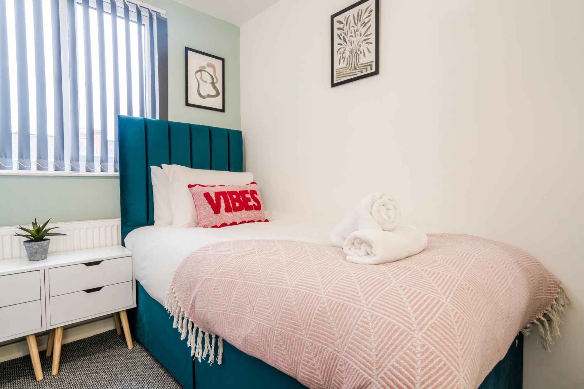 Wiggen Street Town House Sleeps 4-7 Guests 3 Bathroom Free Parking Holiday home Birmingham