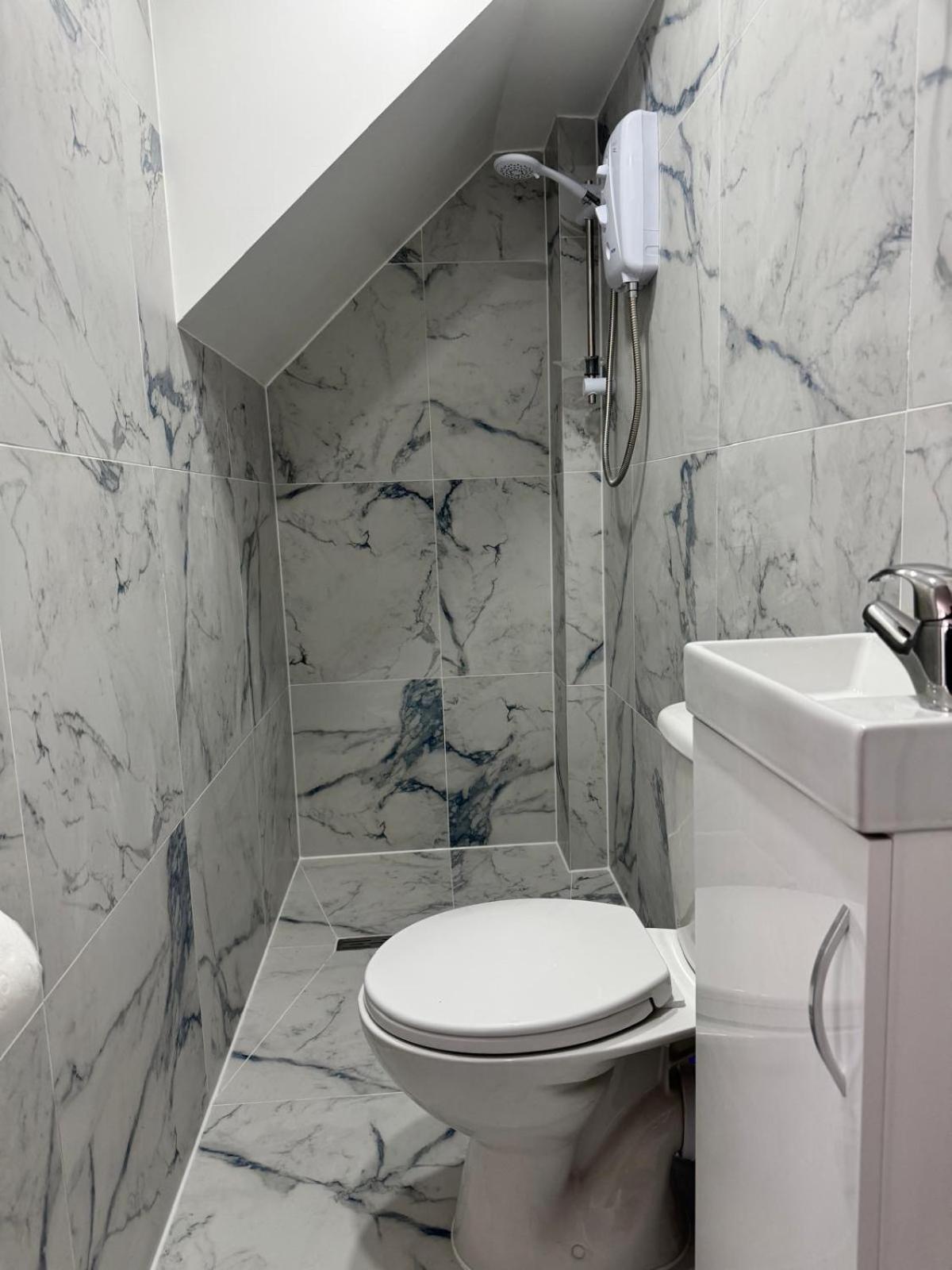 Stylish In Westbrom Apartment Birmingham