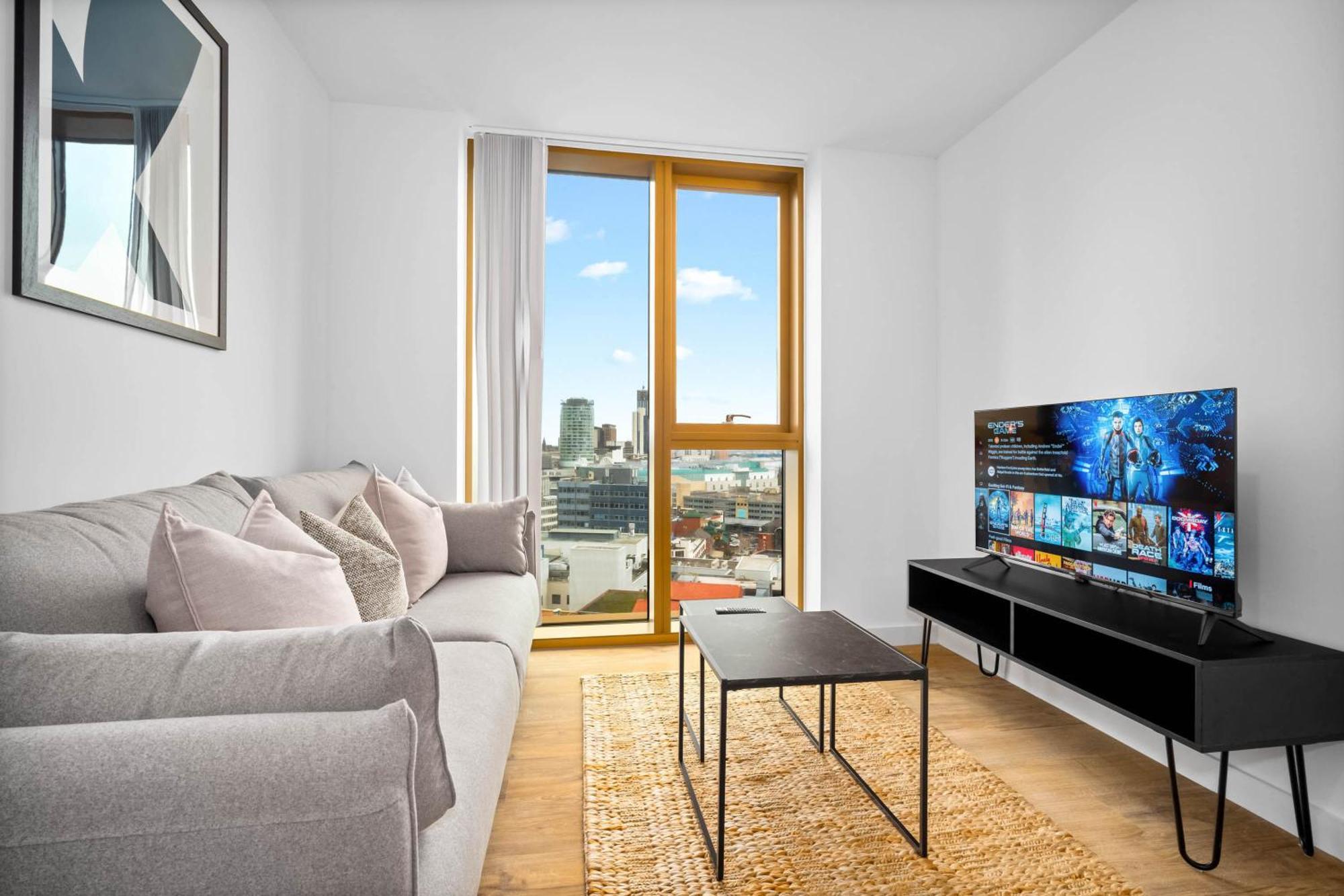 Apartment New Build - 1 Bed Centre - Free Onsite Gym & Coffee Machine - Chinatown Area, Located Next To O2 Academy, Bullring & New Street Station - With Smart Tv, Free Netflix & Wifi