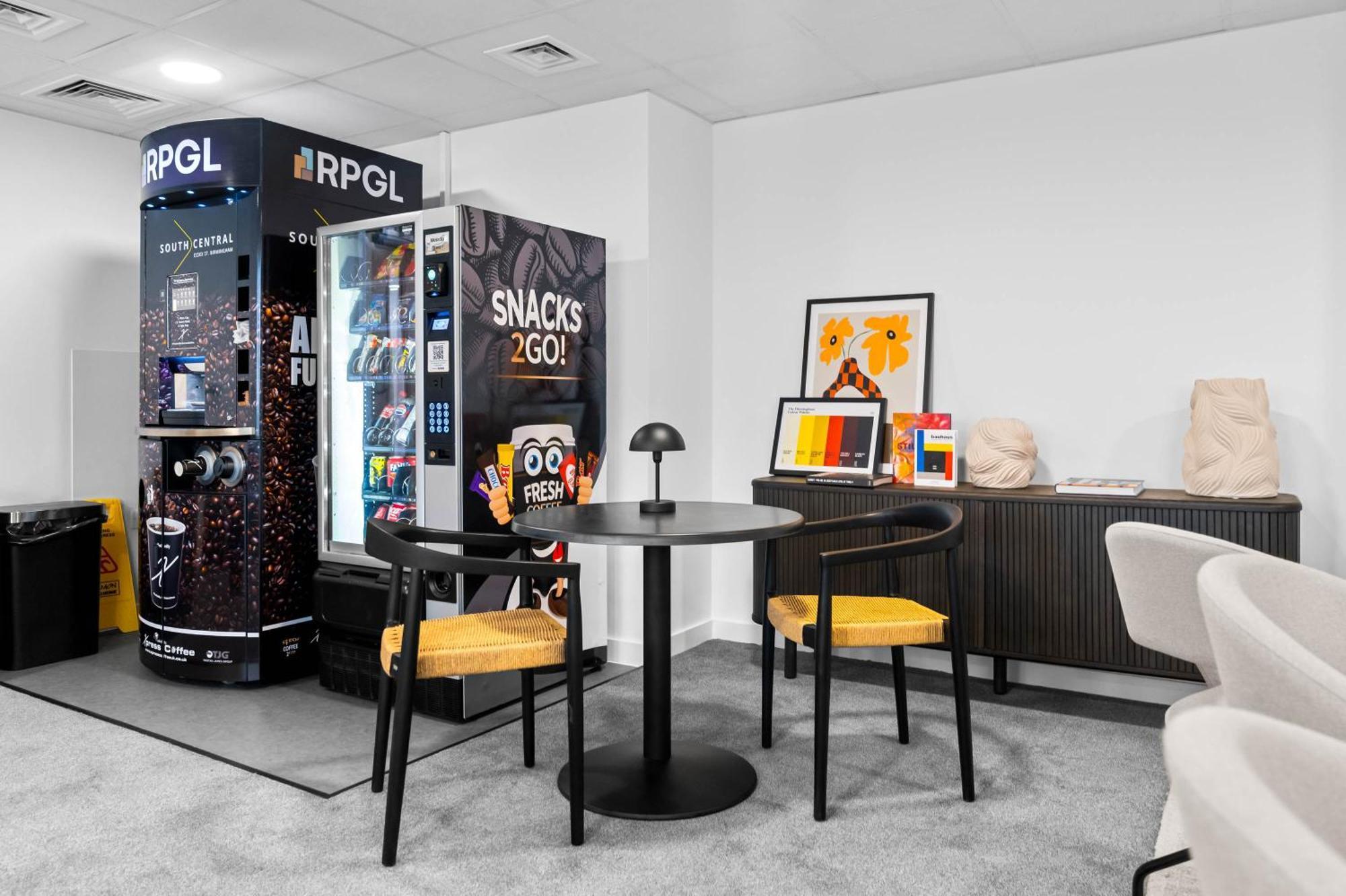 New Build - 1 Bed Centre - Free Onsite Gym & Coffee Machine - Chinatown Area, Located Next To O2 Academy, Bullring & New Street Station - With Smart Tv, Free Netflix & Wifi * Birmingham