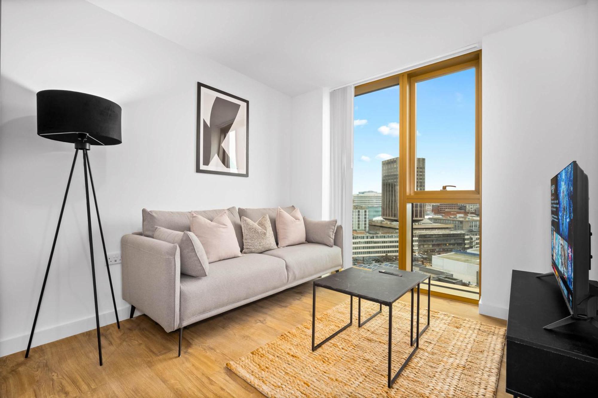 New Build - 1 Bed Centre - Free Onsite Gym & Coffee Machine - Chinatown Area, Located Next To O2 Academy, Bullring & New Street Station - With Smart Tv, Free Netflix & Wifi Apartment *