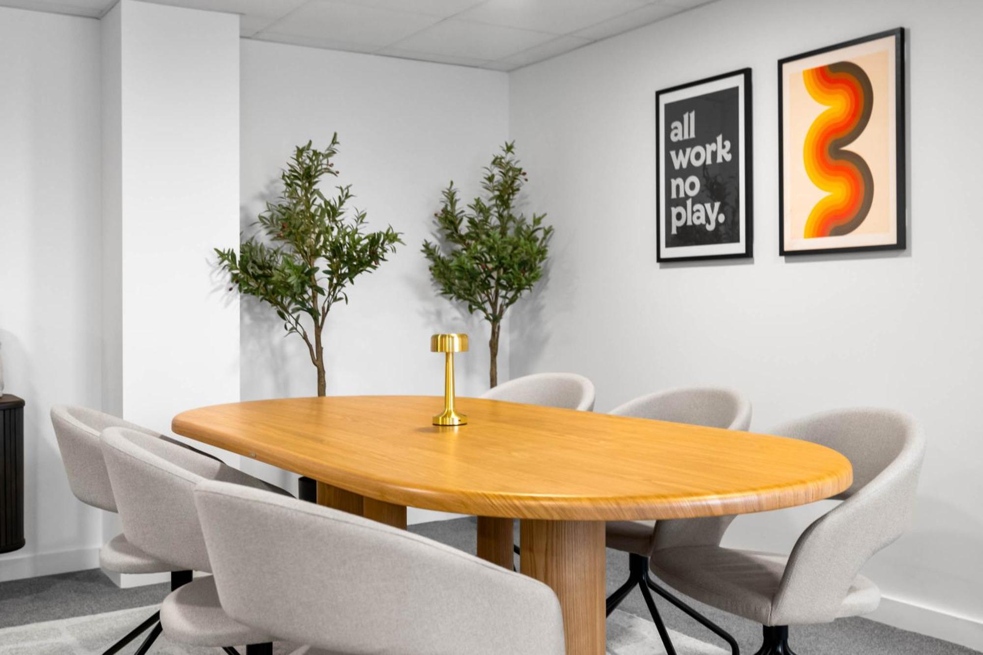 Apartment New Build - 1 Bed Centre - Free Onsite Gym & Coffee Machine - Chinatown Area, Located Next To O2 Academy, Bullring & New Street Station - With Smart Tv, Free Netflix & Wifi Birmingham