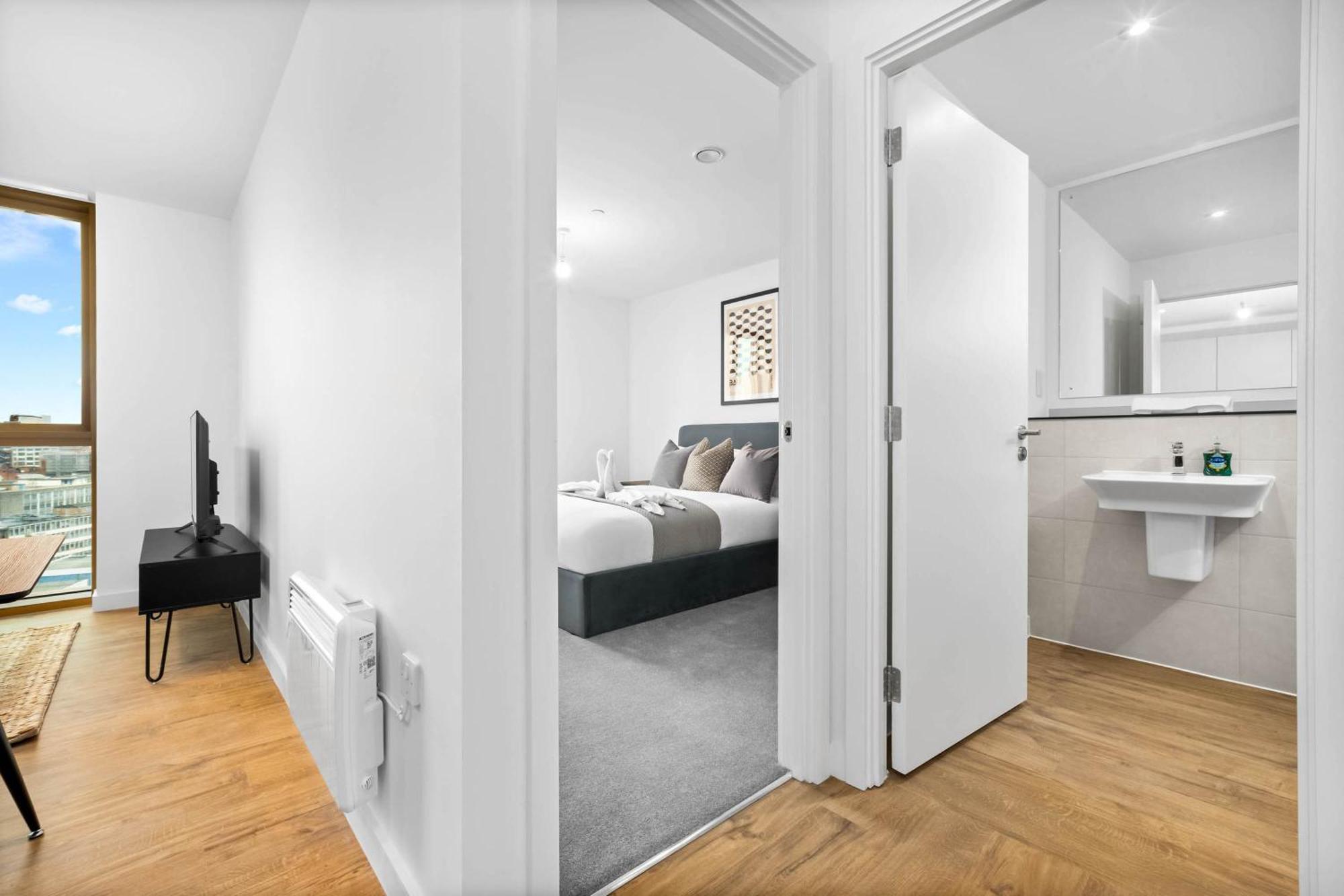New Build - 1 Bed Centre - Free Onsite Gym & Coffee Machine - Chinatown Area, Located Next To O2 Academy, Bullring & New Street Station - With Smart Tv, Free Netflix & Wifi Birmingham
