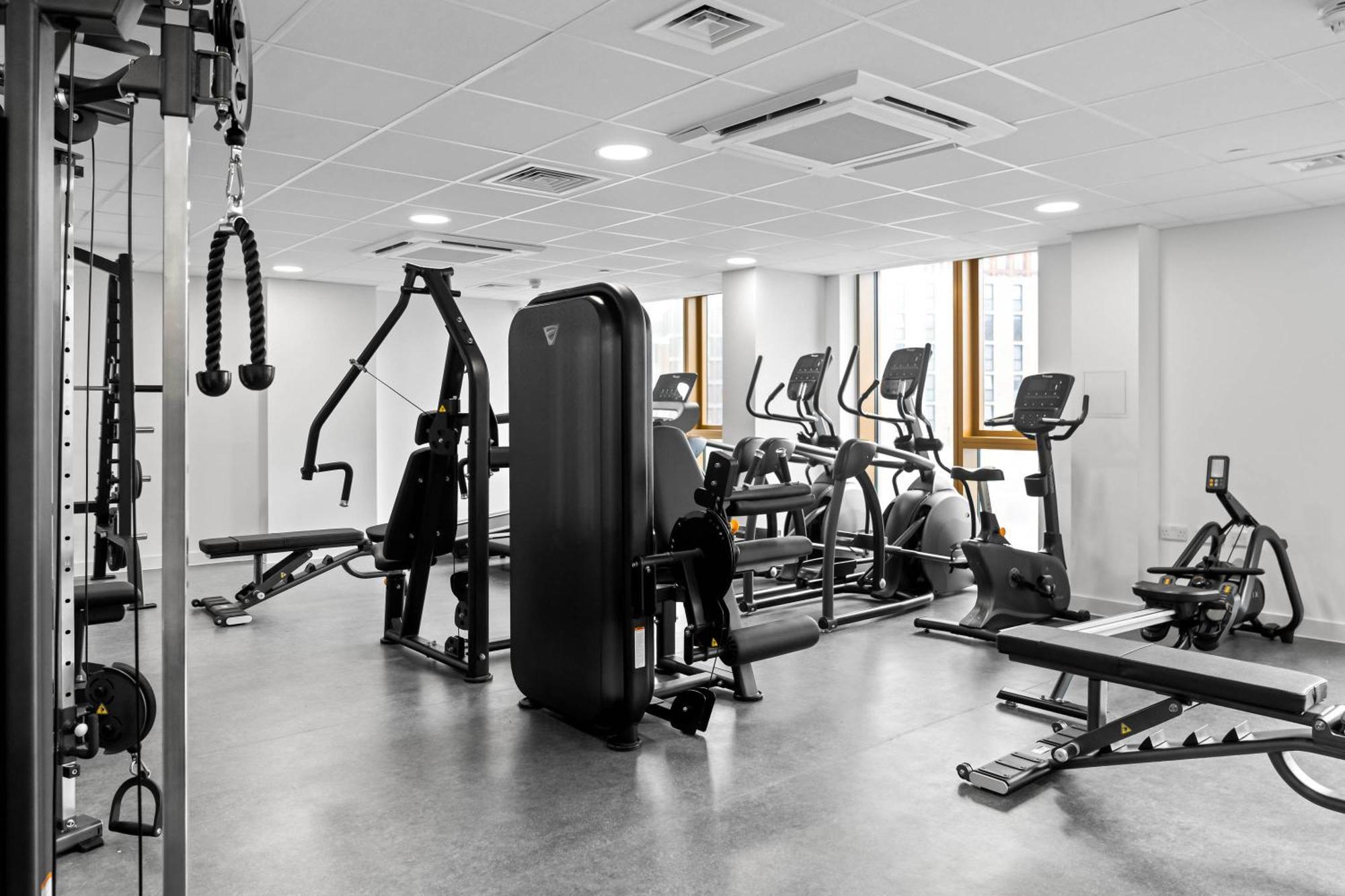 New Build - 1 Bed Centre - Free Onsite Gym & Coffee Machine - Chinatown Area, Located Next To O2 Academy, Bullring & New Street Station - With Smart Tv, Free Netflix & Wifi