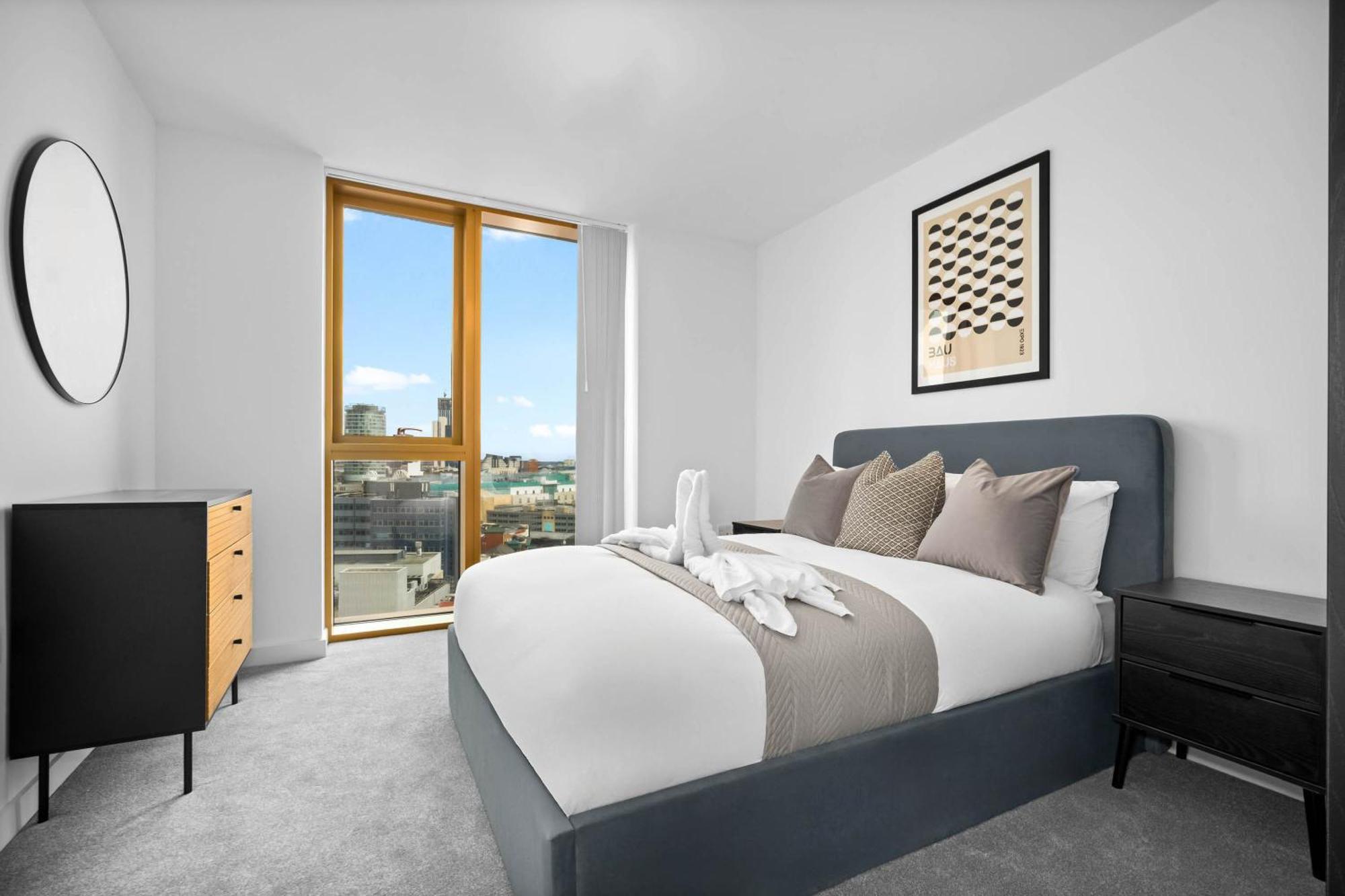 New Build - 1 Bed Centre - Free Onsite Gym & Coffee Machine - Chinatown Area, Located Next To O2 Academy, Bullring & New Street Station - With Smart Tv, Free Netflix & Wifi * Birmingham
