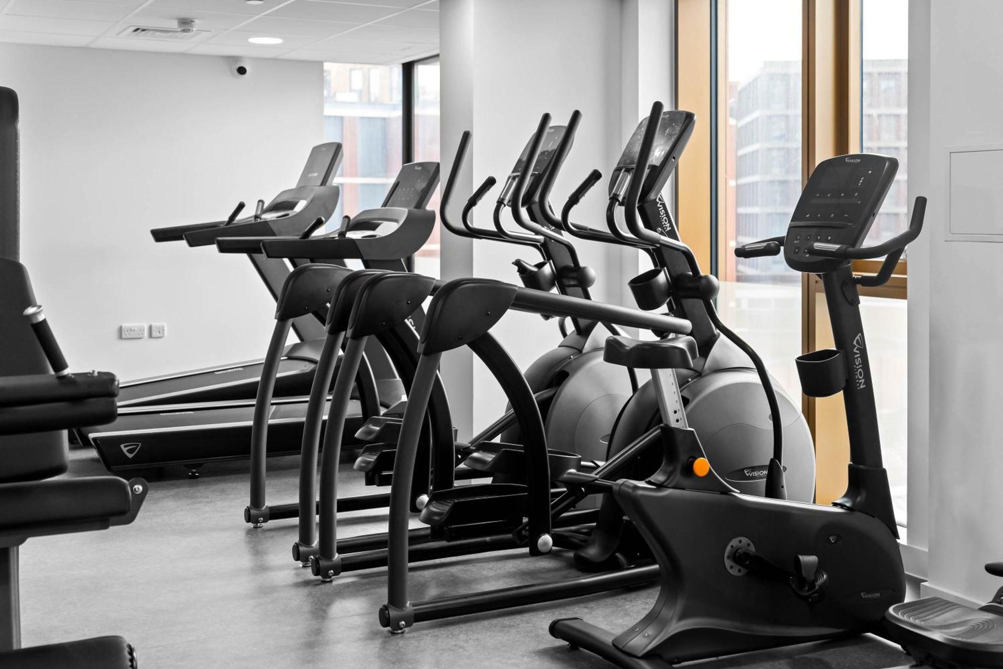 Apartment New Build - 1 Bed Centre - Free Onsite Gym & Coffee Machine - Chinatown Area, Located Next To O2 Academy, Bullring & New Street Station - With Smart Tv, Free Netflix & Wifi