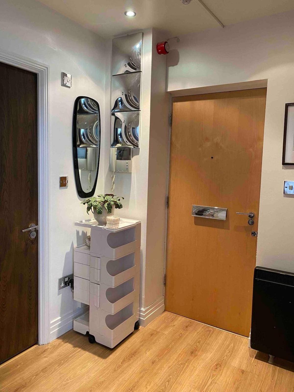 Entire Industrial Style With Free Parking & Wifi Birmingham