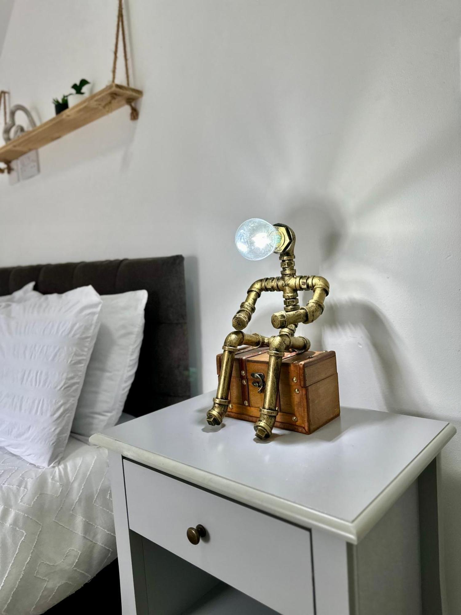 Large 7 Bedrooms Split-level Flat Sleeps Up To 14 Apartment Birmingham