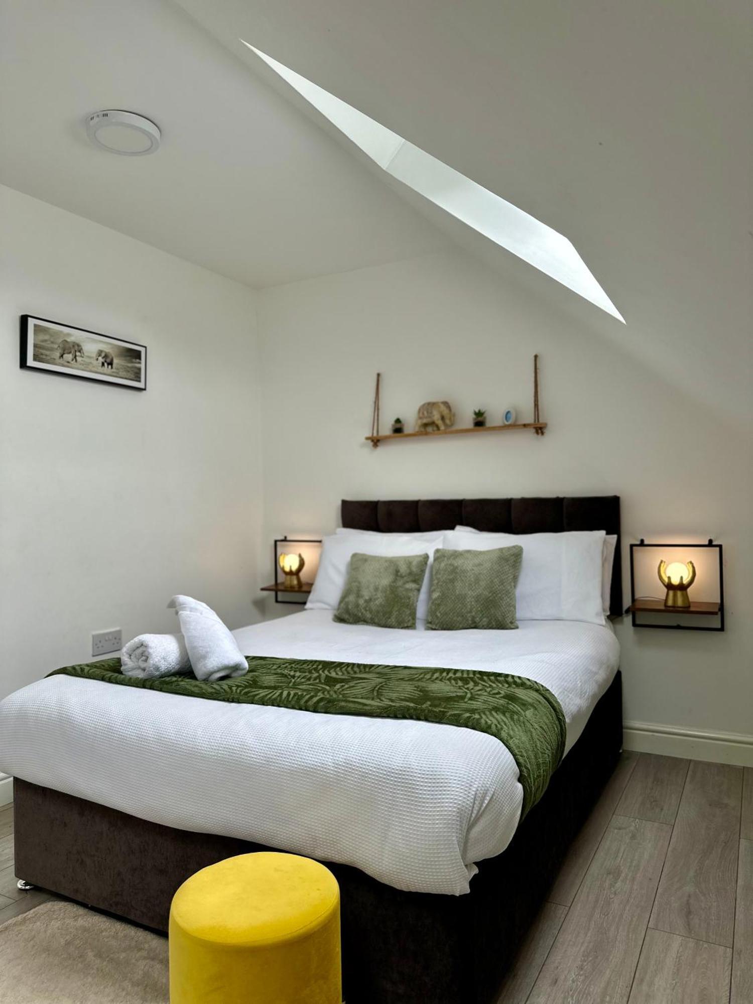 Apartment Large 7 Bedrooms Split-level Flat Sleeps Up To 14 *