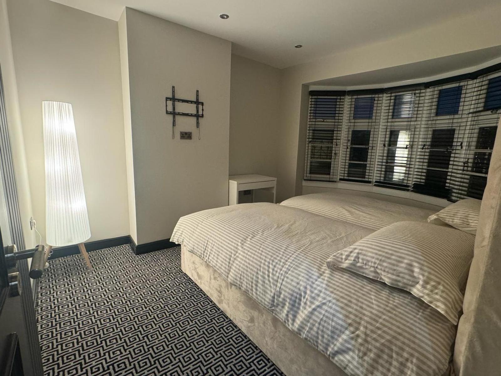 Luxury 3bed Hot Tub And Sauna Facilities Amazing Location Birmingham