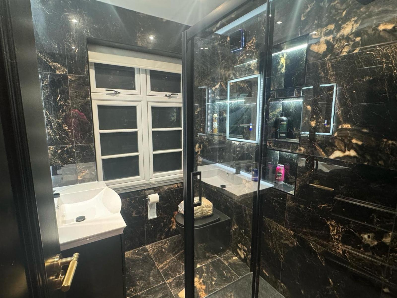 Villa Luxury 3bed Hot Tub And Sauna Facilities Amazing Location *