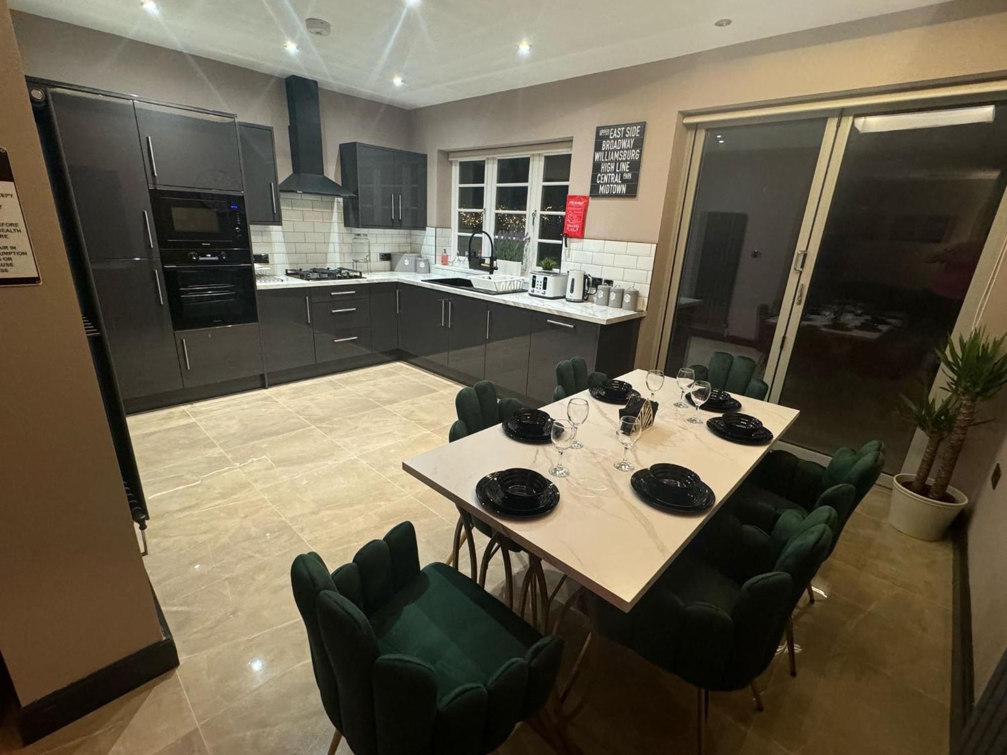 Luxury 3bed Hot Tub And Sauna Facilities Amazing Location Birmingham