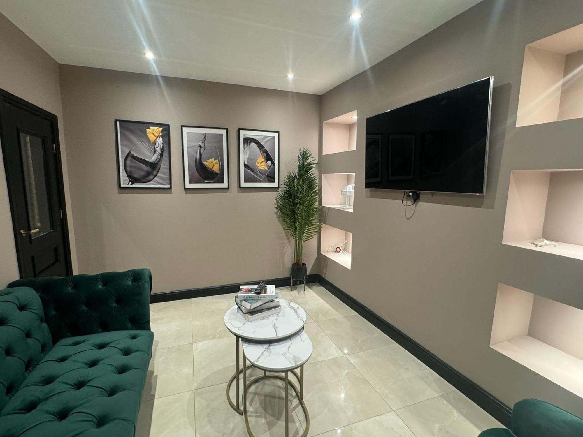 Luxury 3bed Hot Tub And Sauna Facilities Amazing Location * Birmingham